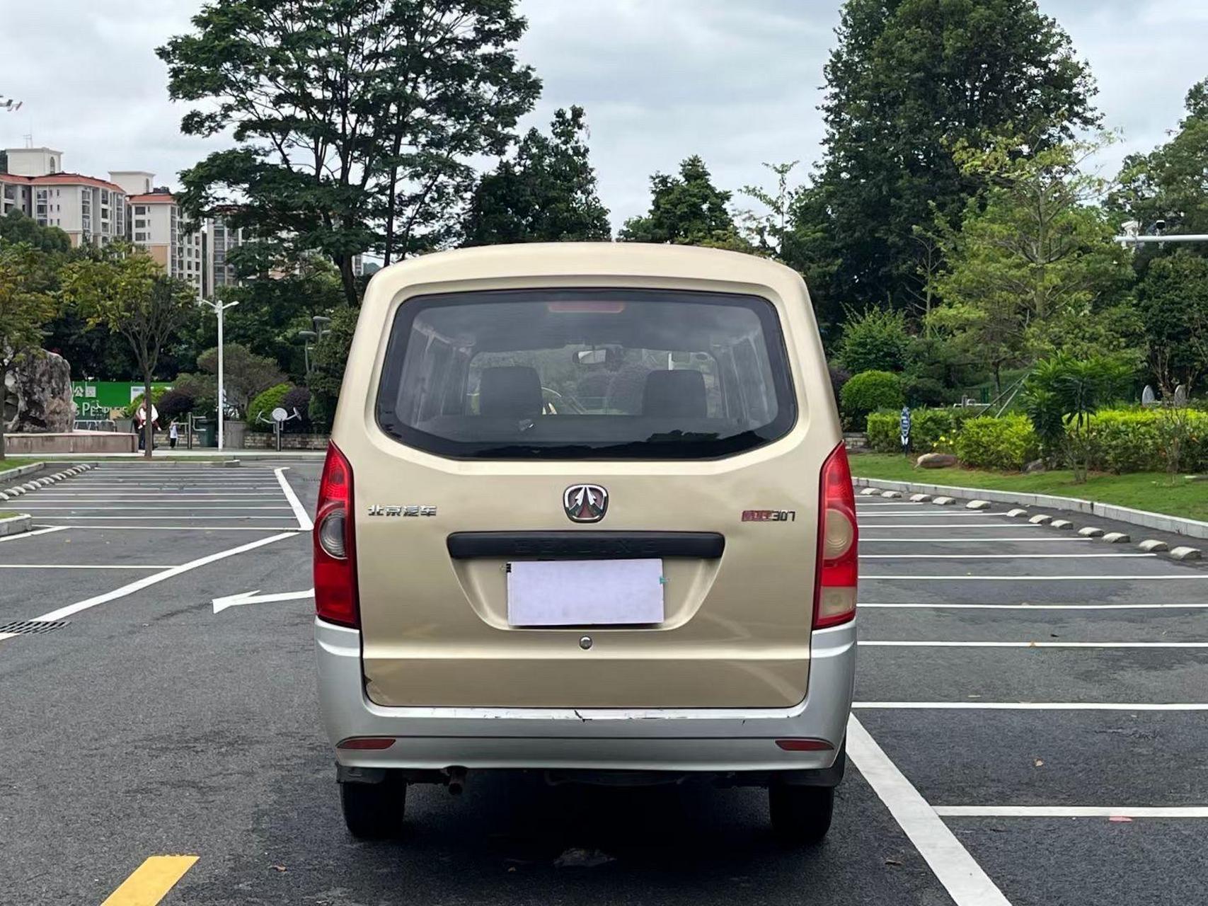 北汽威旺307加长版,2016年4月上牌,1.2l排量7座,新车裸车价5.