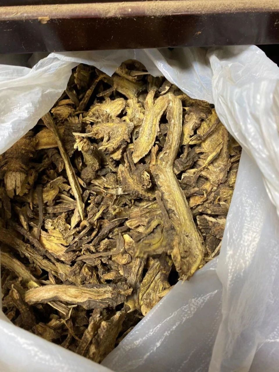 藁本:读音搞本 药性:辛,温 归经:膀胱经 功效:祛风散寒,除湿止痛 用法