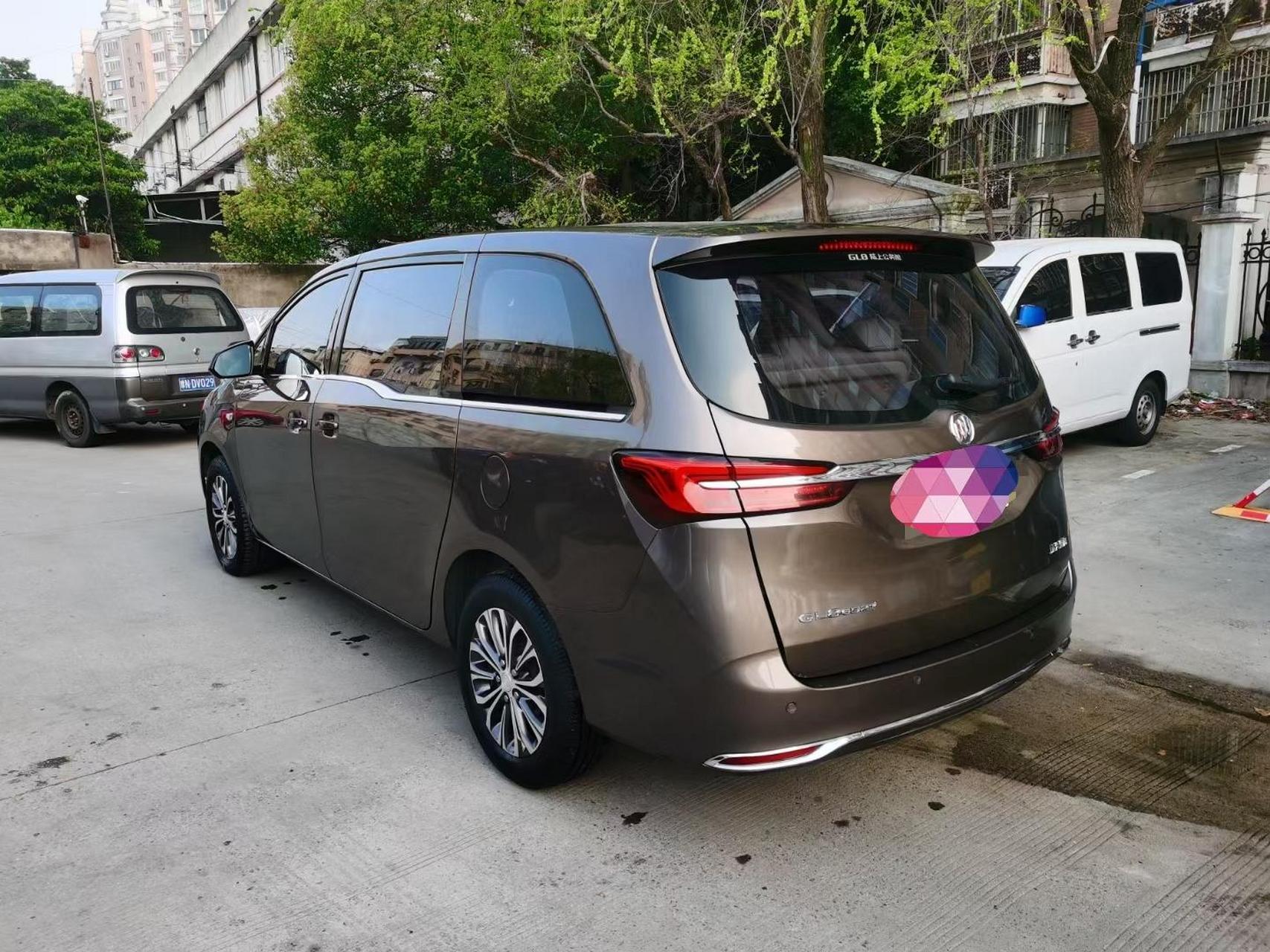 2021年别克gl8652t舒适版 升级木地板,右侧电滑门,迎宾踏板