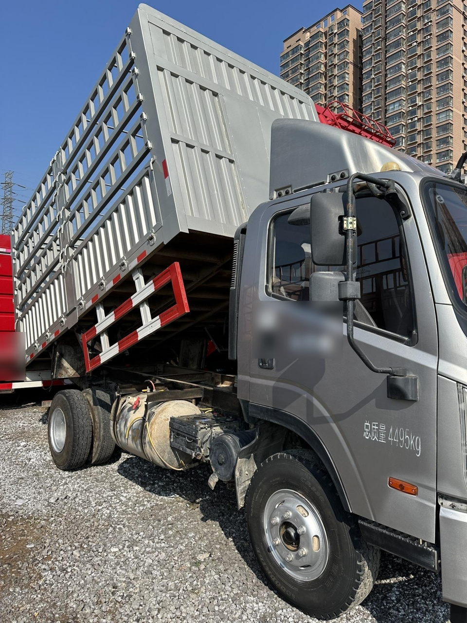 新到20年现代泓图高栏自卸,前置顶,825轮胎,170马力,法士特8档,车况