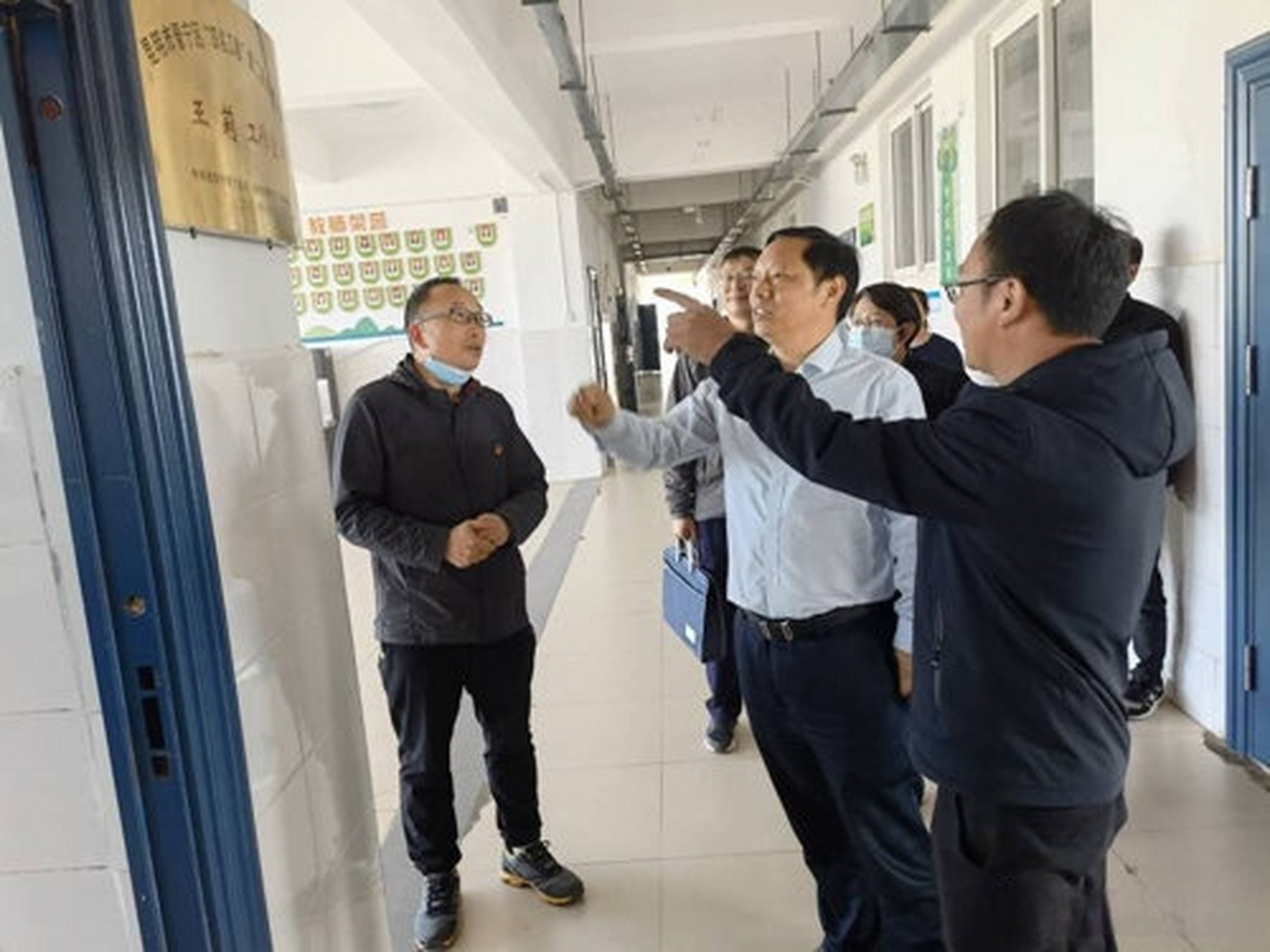 晋宁时讯#【李绍荣到晋宁二中和晋宁四中调研】4月20日下午,区人大