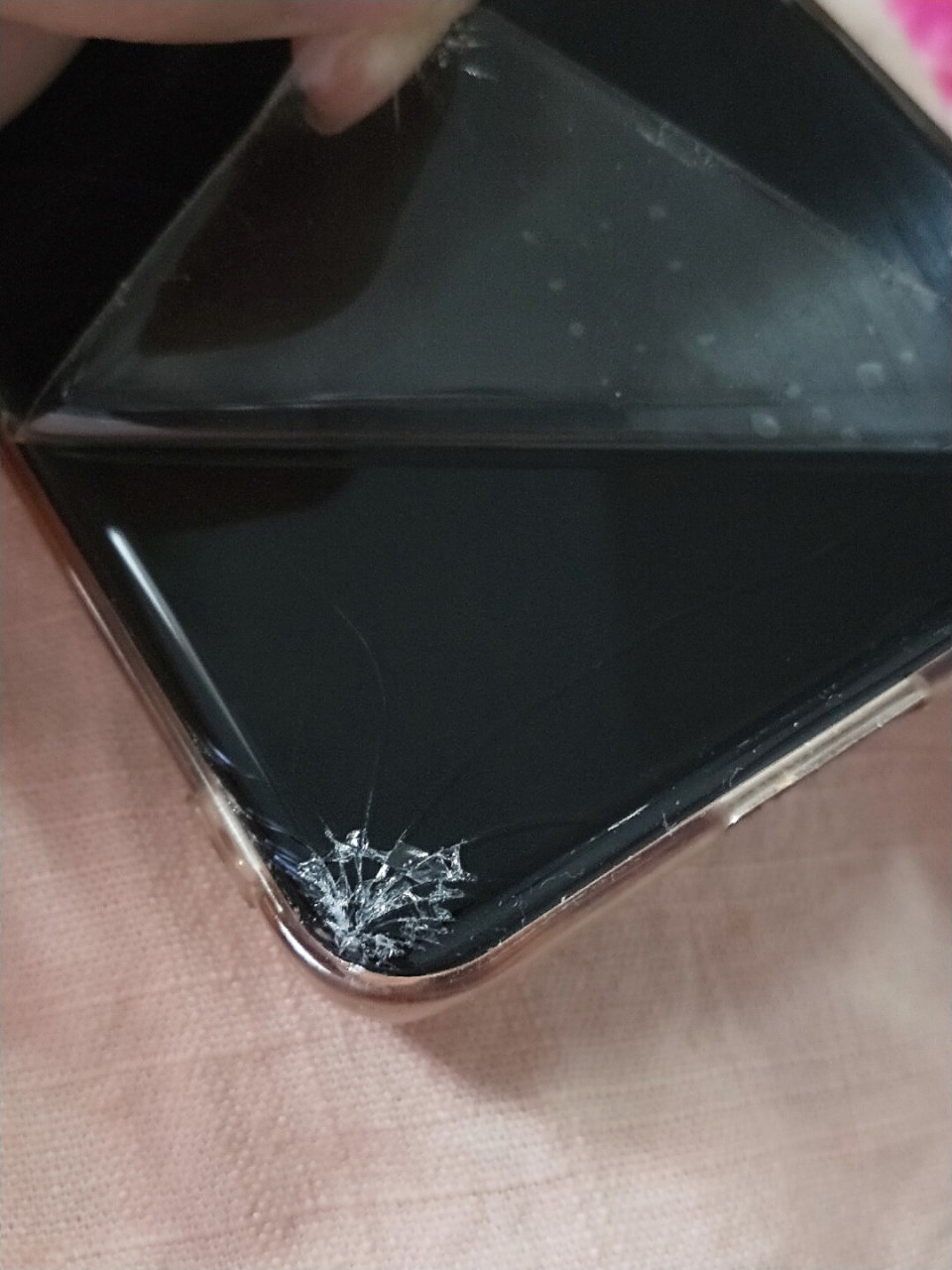 华为p40pro碎屏换屏多少90 我裂开了 大年初三情人节的早上  刚起床