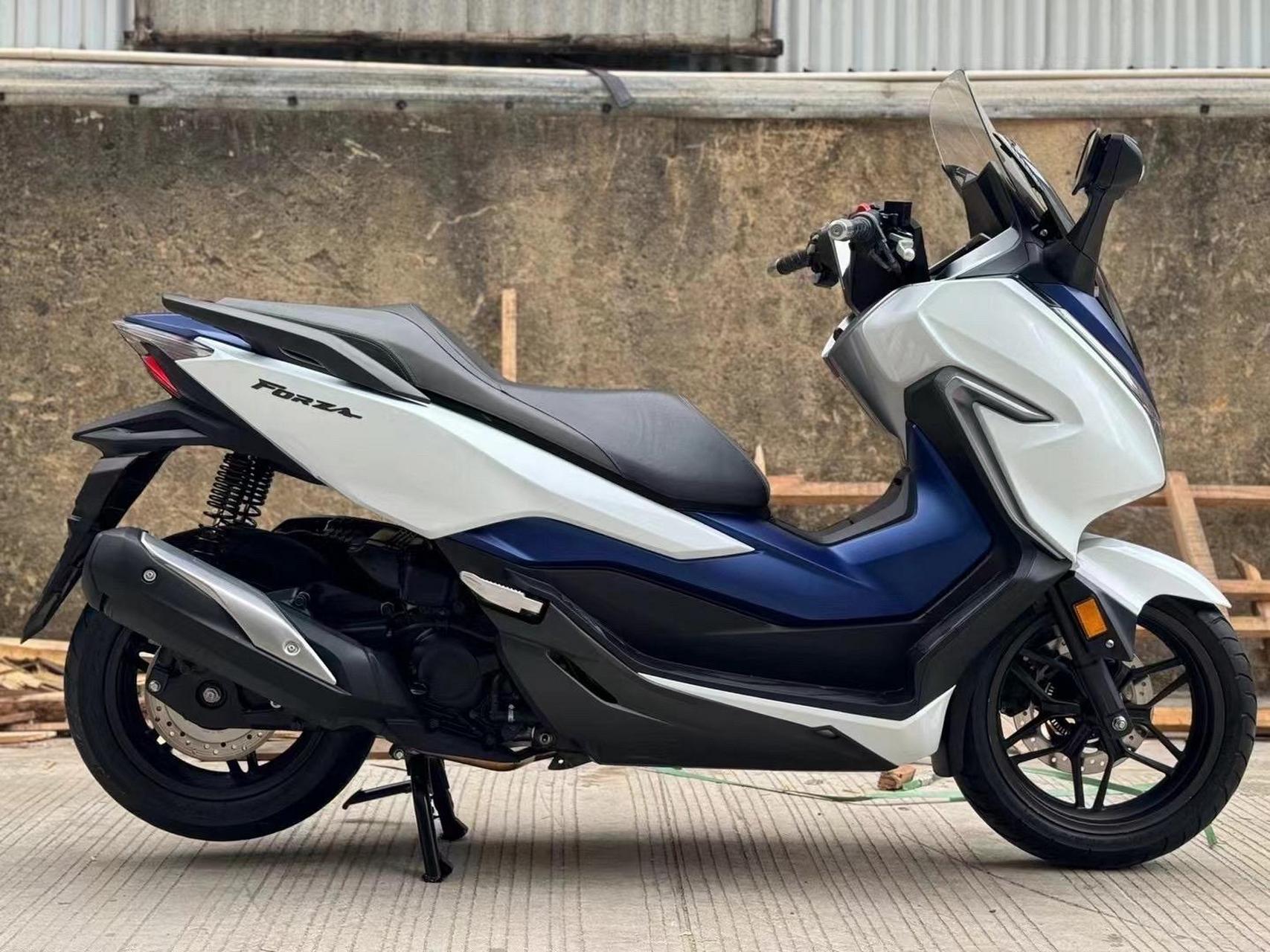本田佛鲨 honda forza 300 abs版 hstc循迹功能 升降挡风 无匙进入