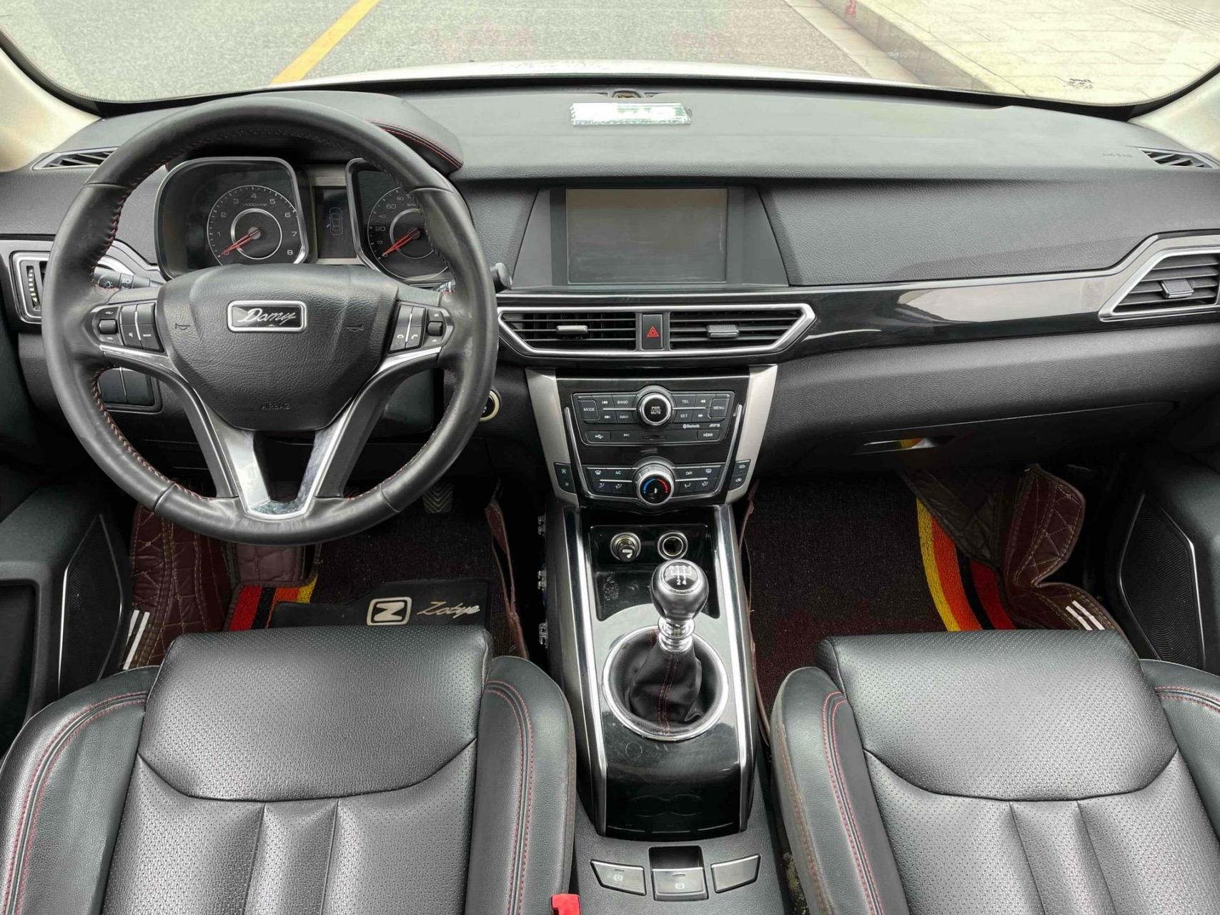 最新到店:众泰 大迈x5 2017款 升级版 1.