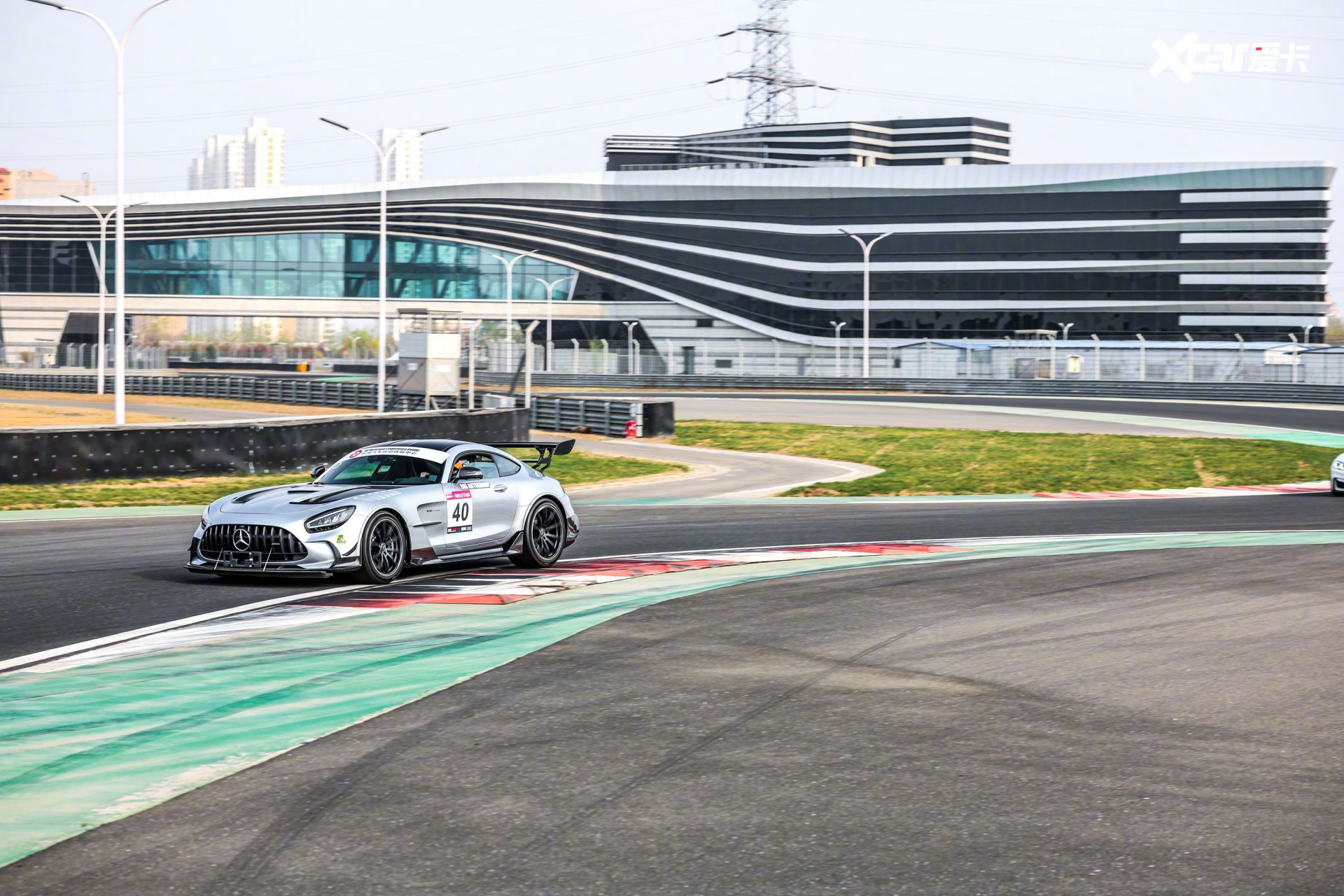 爱卡周末不限速圈速赛4月1号,2号在天津v1国际赛车场盛大举办,从顶级