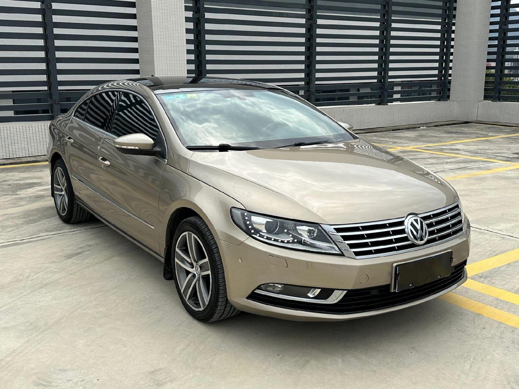 0t,湿式双离合变速箱,配置有换挡拨片,无边车框  巡航定速,大天窗