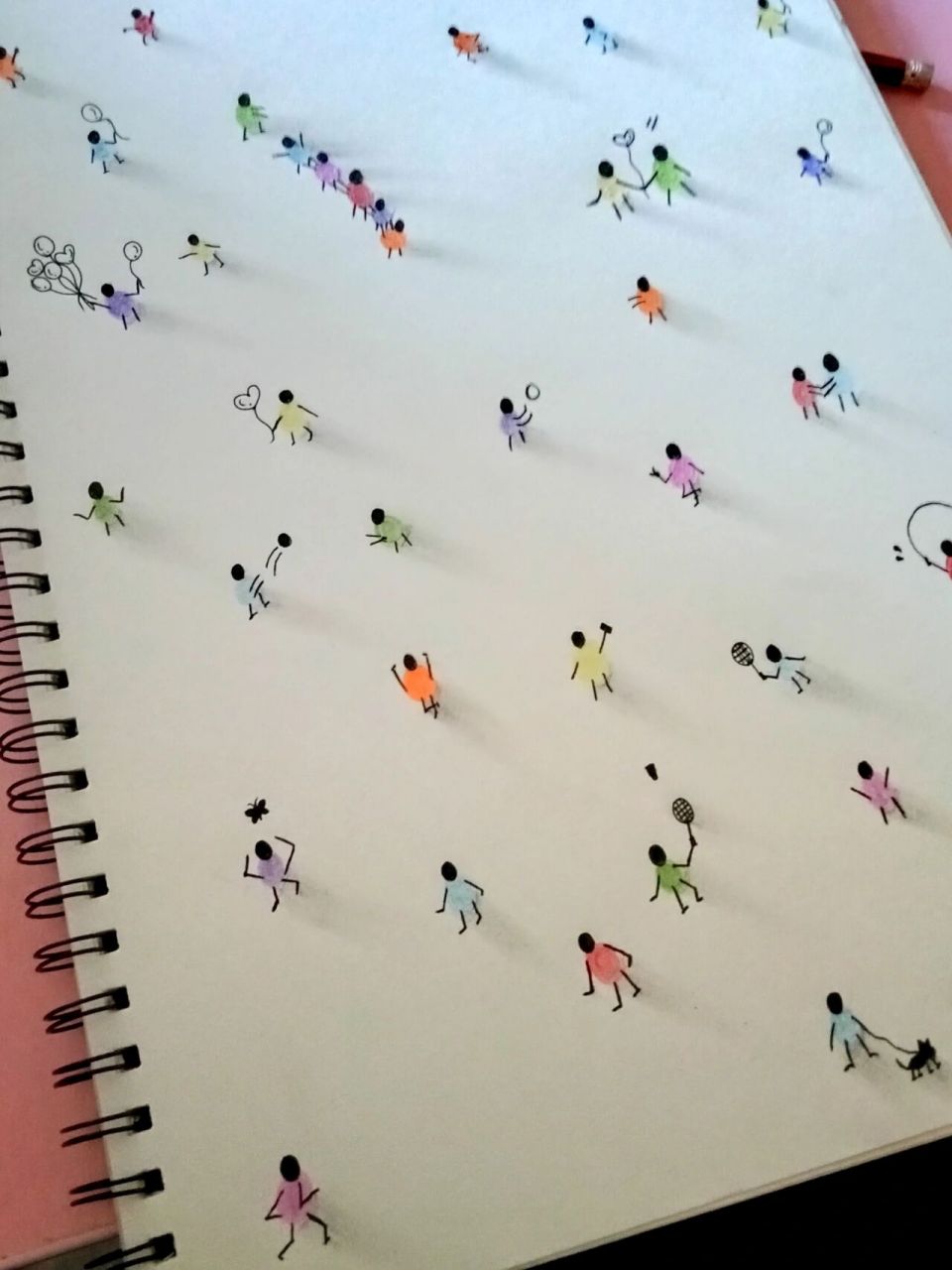 超简单的小人简笔画! 1,先用彩铅画几个小圆圈.