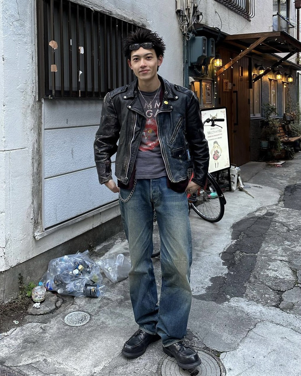 复古穿搭的帅哥"坏小子" 这位长相休息 看起来很帅的坏小子 一样可以