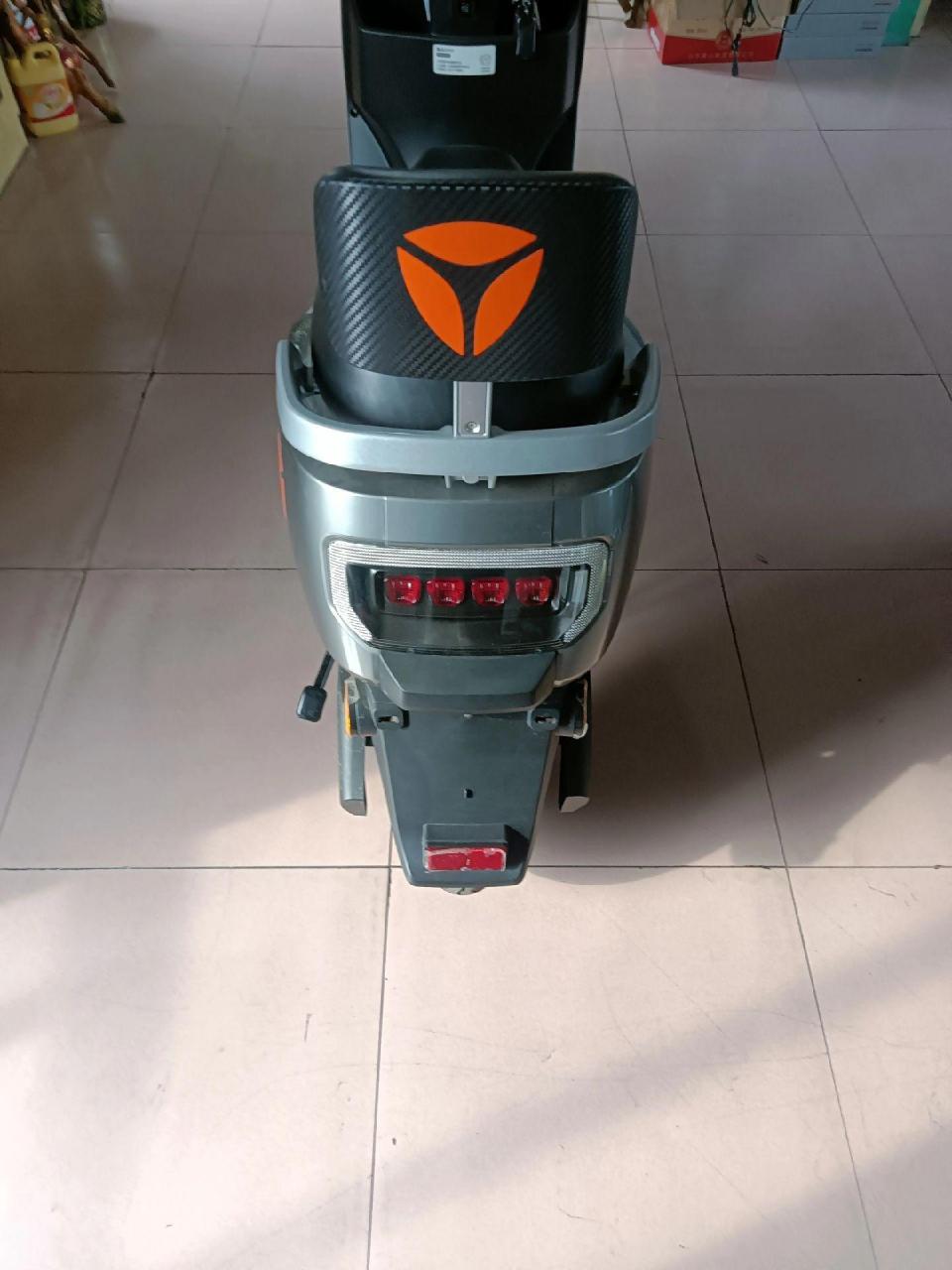 2023年8月28日出厂最新款雅迪莱达.车身设计精美大方.