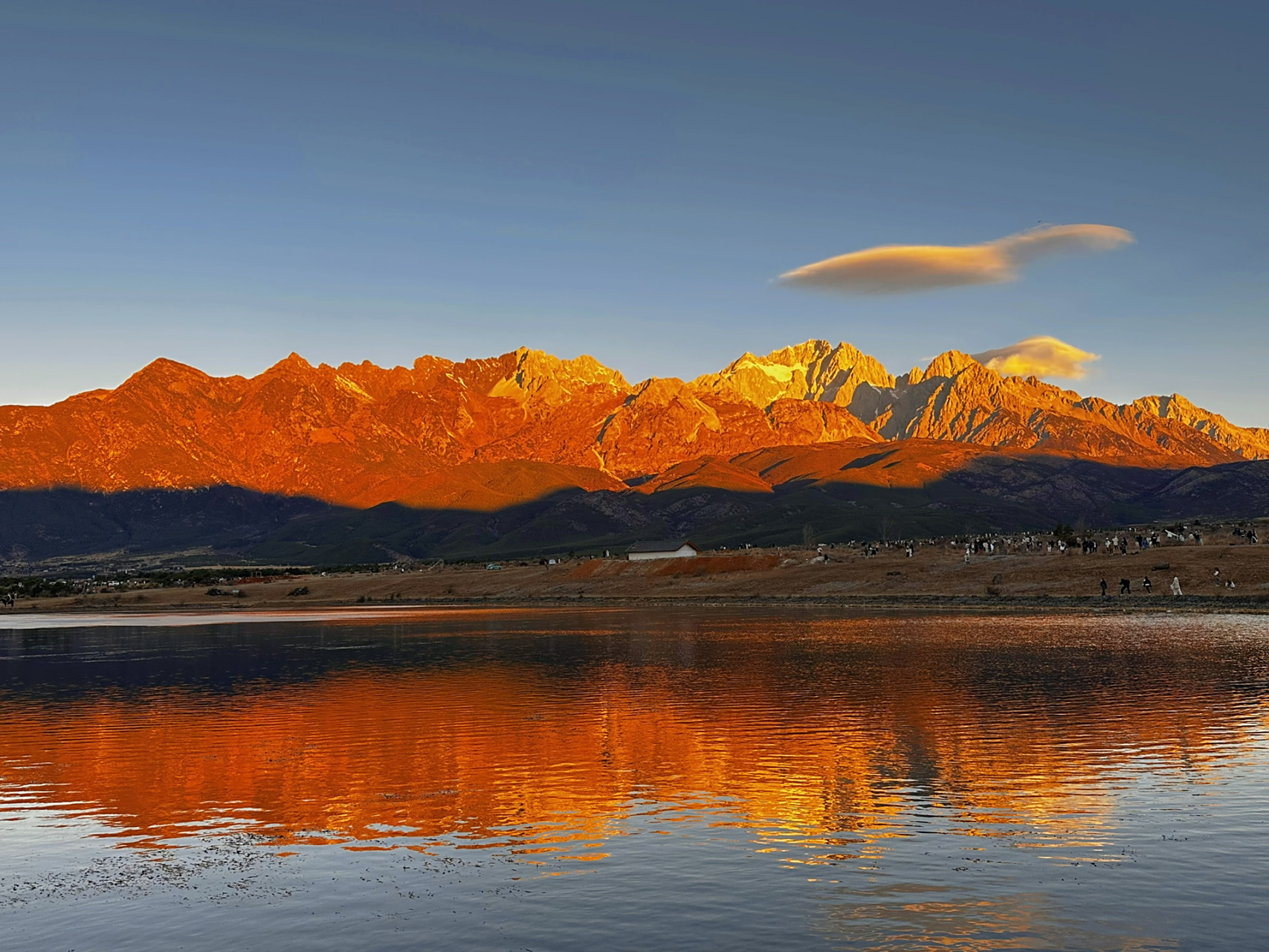 1日丽江东巴谷日照金山,绝美!