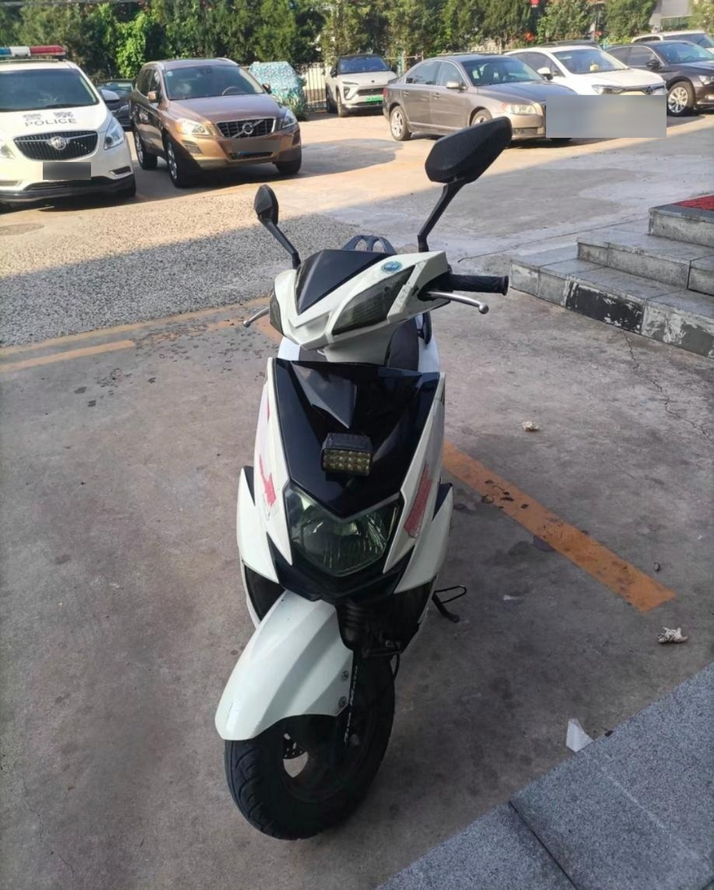 日雅踏板摩托车