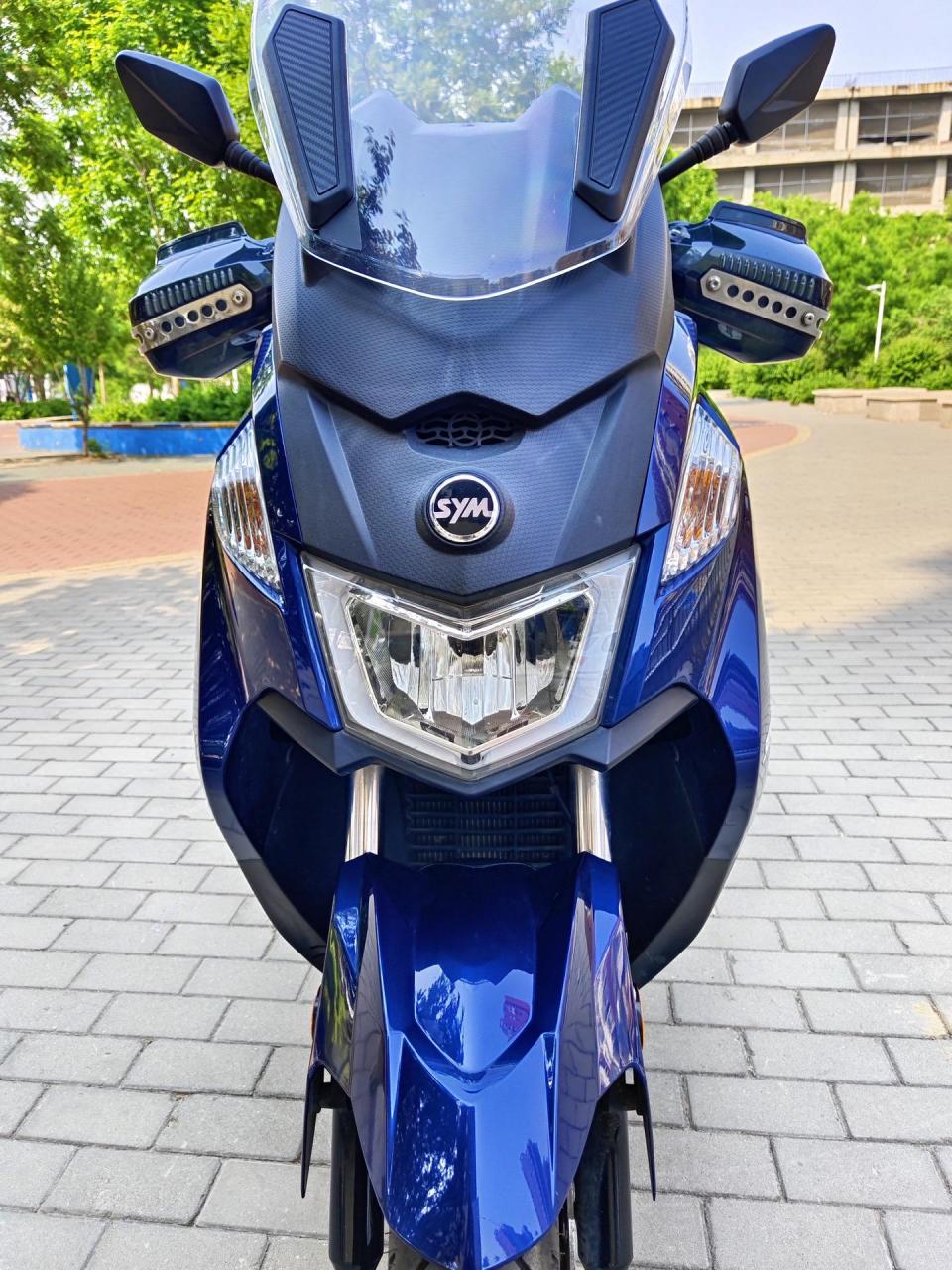 三阳九妹z300,一手车11000公里,全车几乎连划痕和磕碰都没有,精品车况