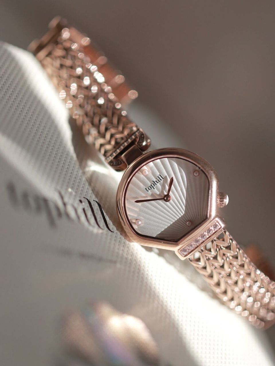 最近好喜欢戴这个手表 tophill拓非深海密语 小众高级又百搭 不仅彰