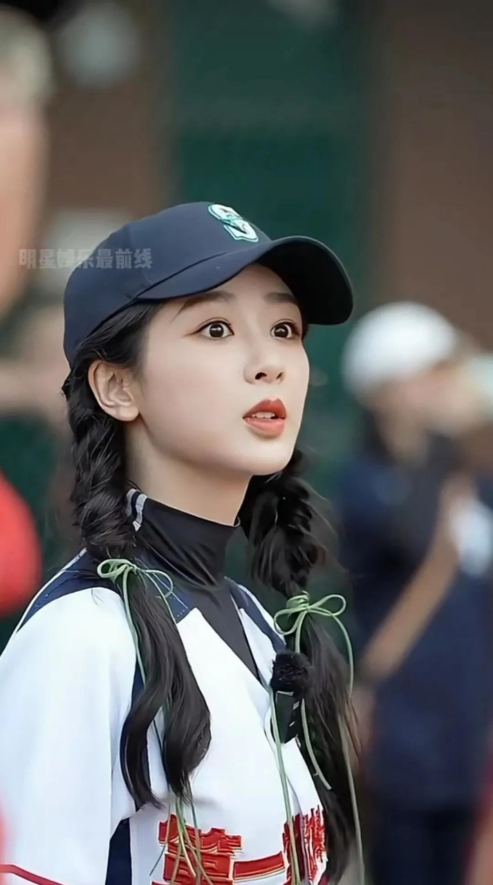 杨紫的这个双马尾棒球造型很适合她啊～有一种惊艳的感觉