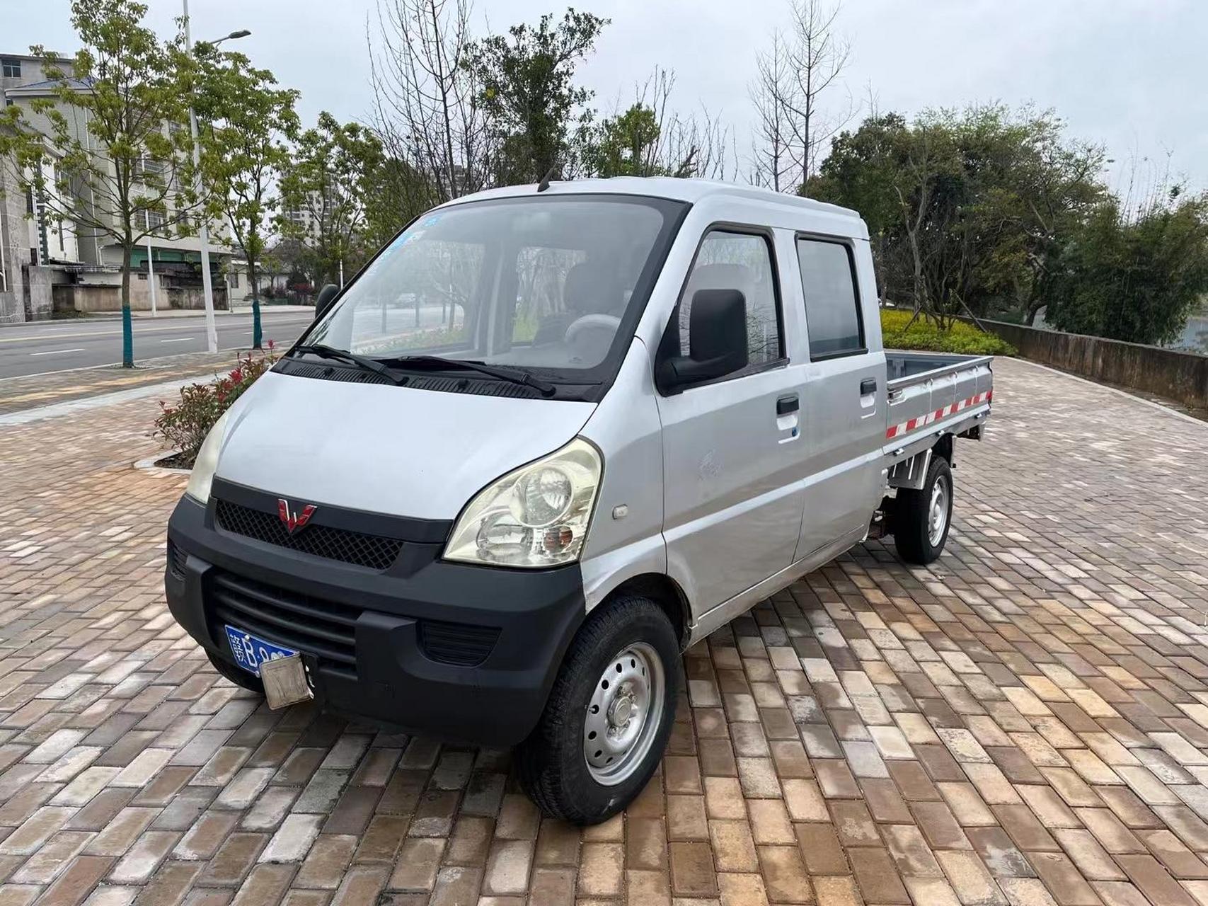 五菱荣光小卡 双排带斗 2015年 小跑5万多公里,拉人拉货,做事,非常好