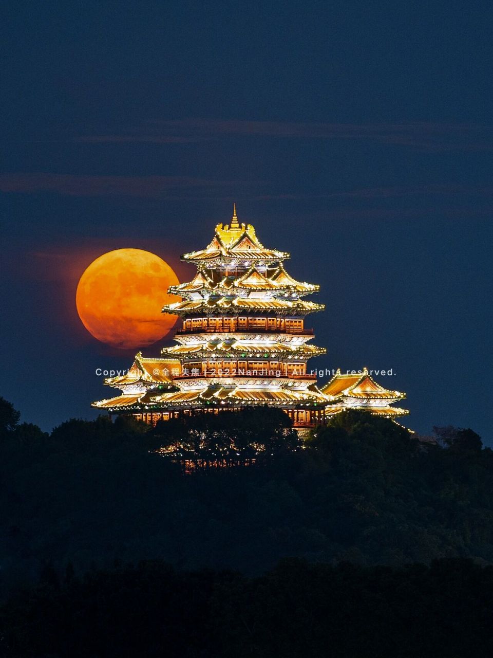 镜头里的月|南京,月升阅江楼.
