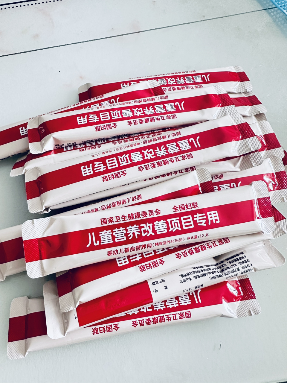 是国家只针对贫困地区免费发放,营养包的主要功能其实就是普及婴幼