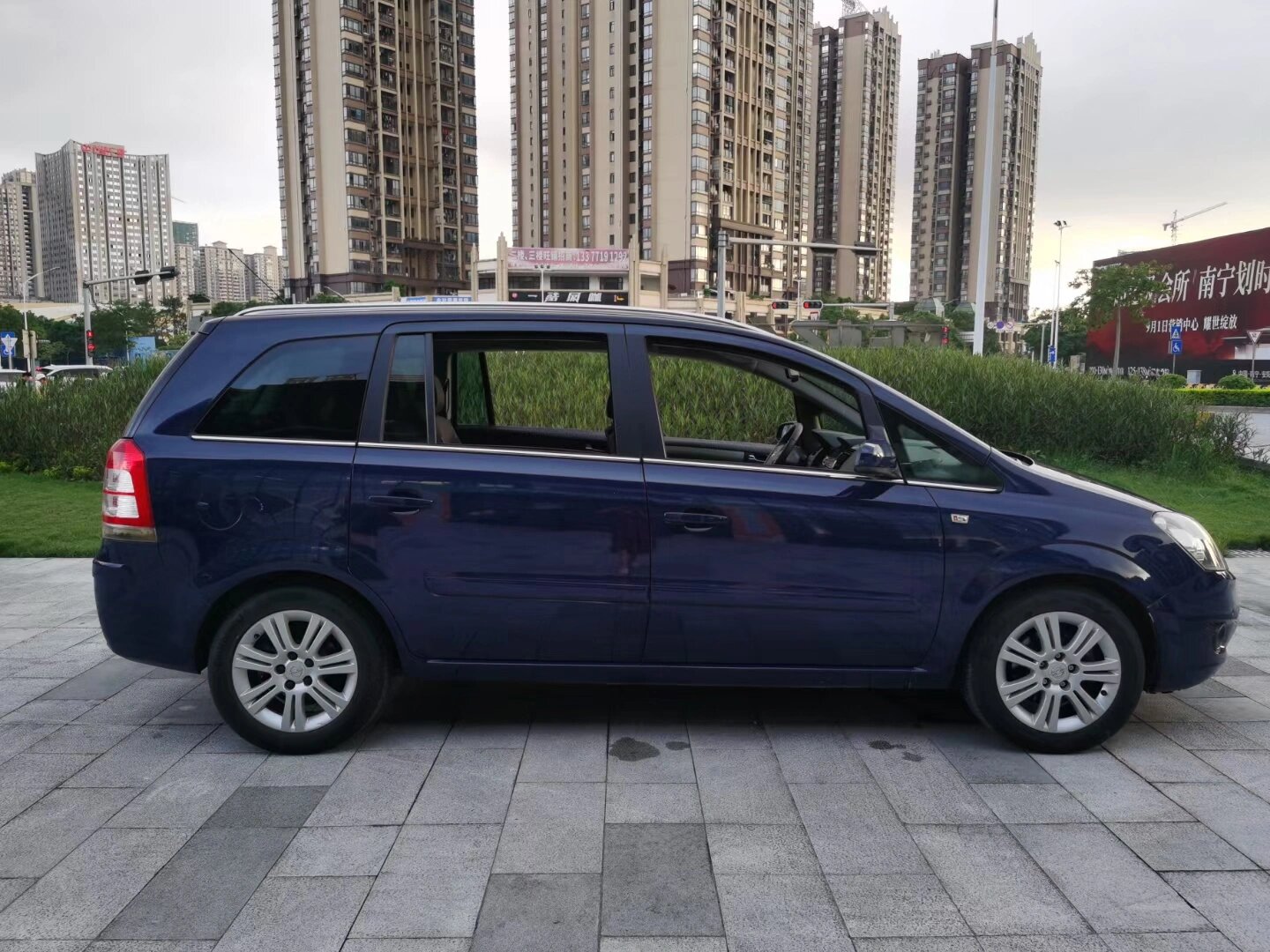 3万就可以买下的小众德国商务车 2013年欧宝赛飞利7座小型商务车,1.