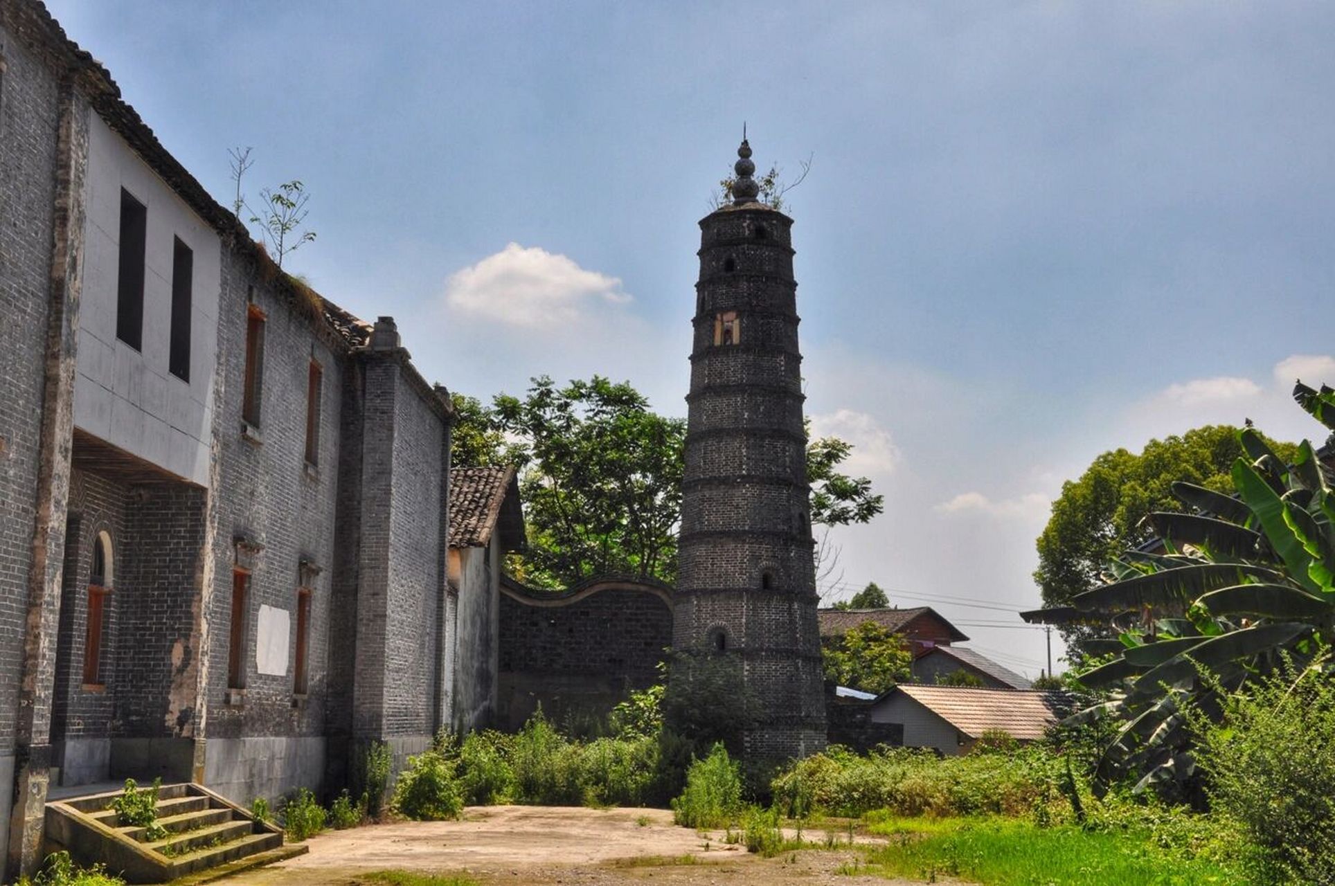 内江威远静宁寺 静宁寺真的就跟它的名字一样宁静,是著名的川南地藏