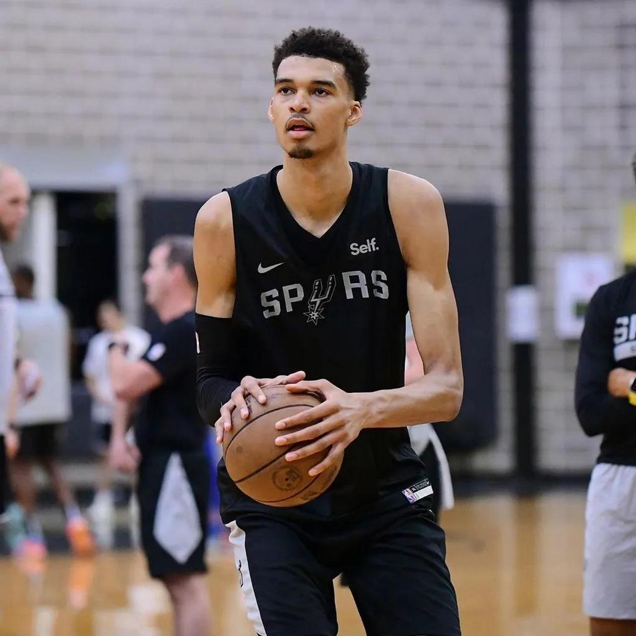 大宝贝戴维斯暗讽状元文班亚马:  "我当年打nba可能会为高度而苦恼