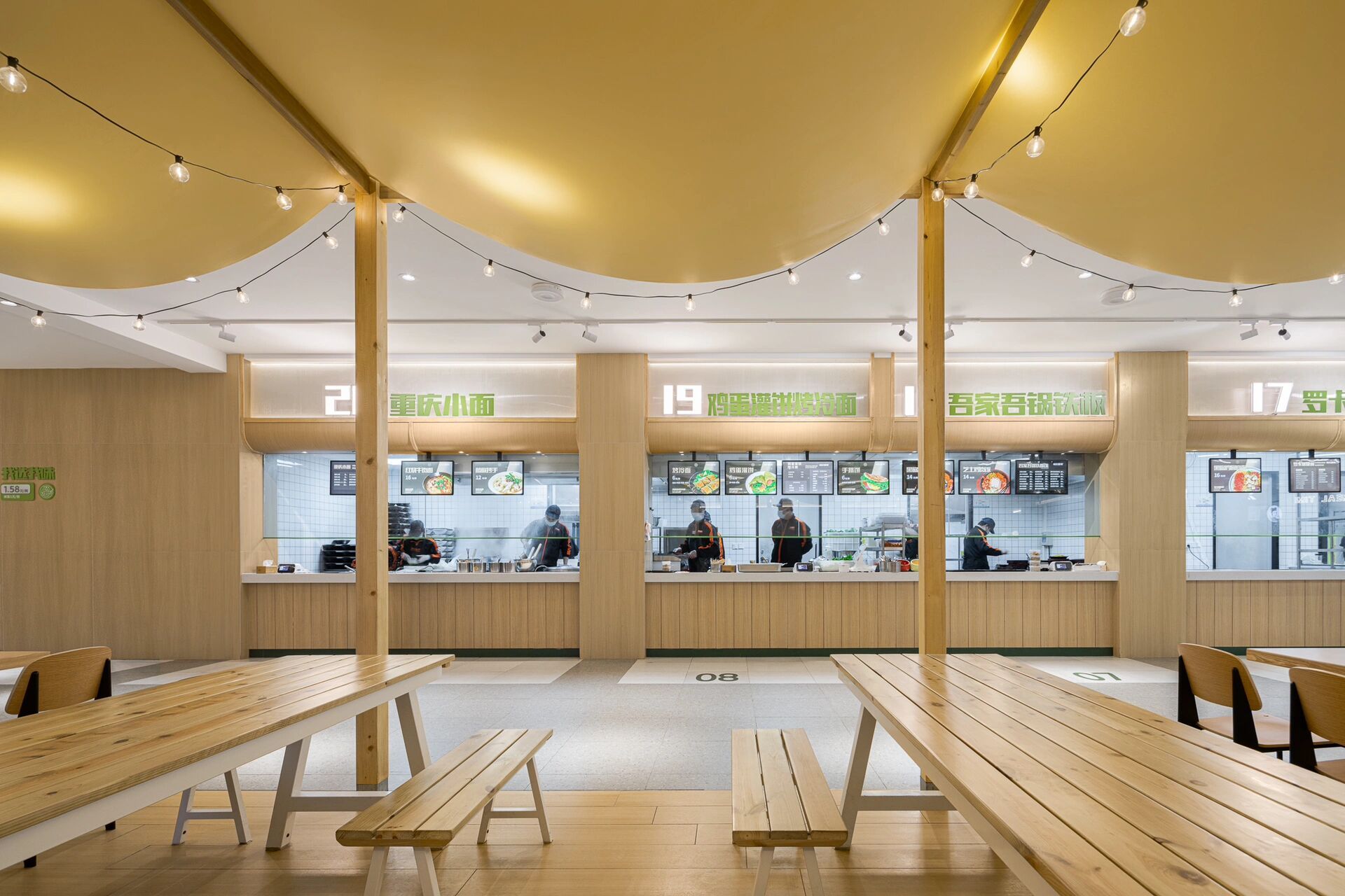 南京河海大学(江宁校区) 南京河海大学(江宁校区)内新装修的食堂,各类