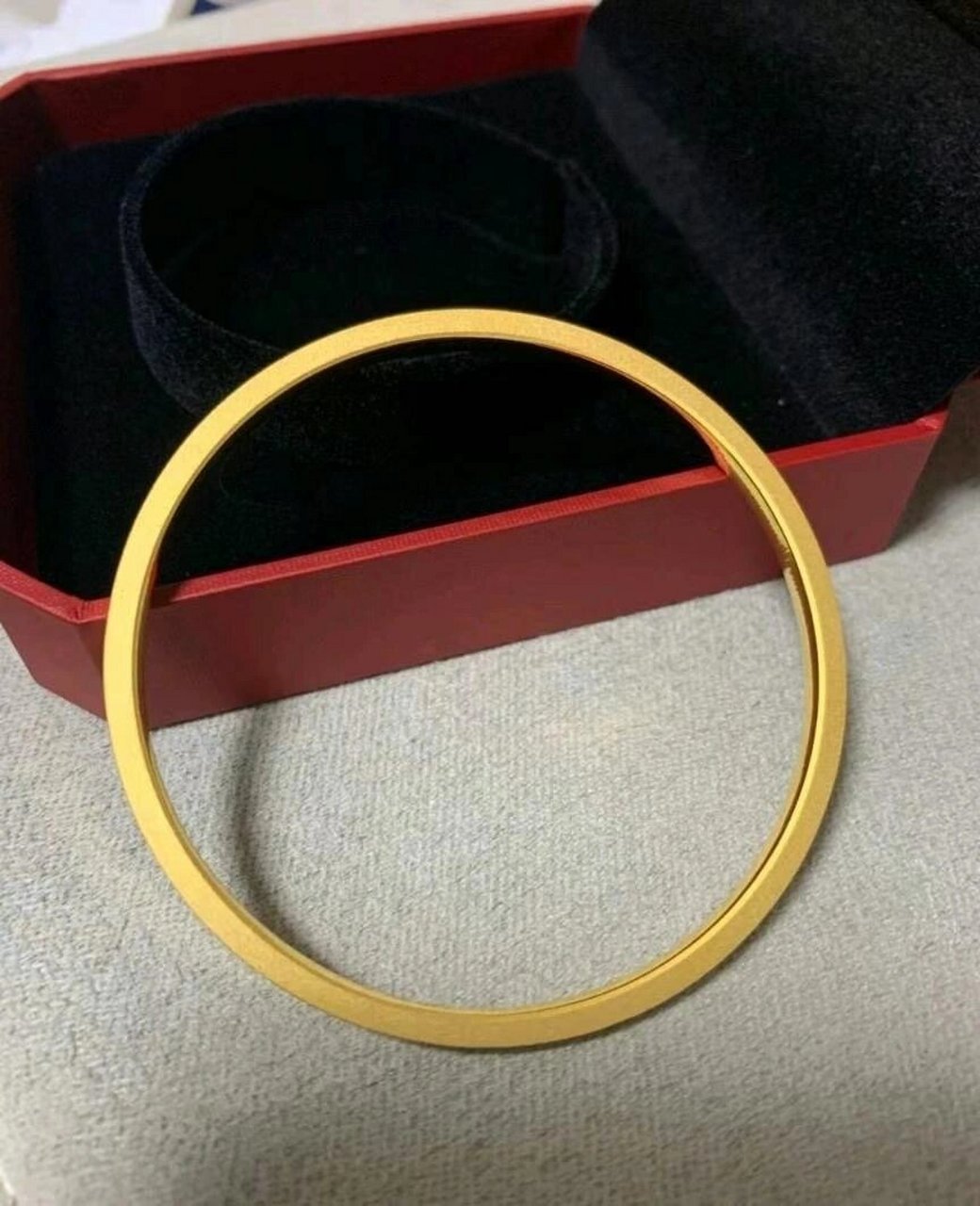 周大福足金手镯 超赞的一款实心黄金手镯