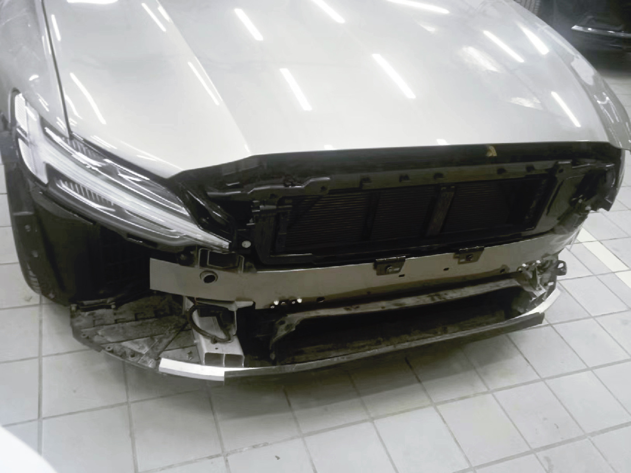 新车3个月被撞折损(新车3个月被撞折损多少钱)