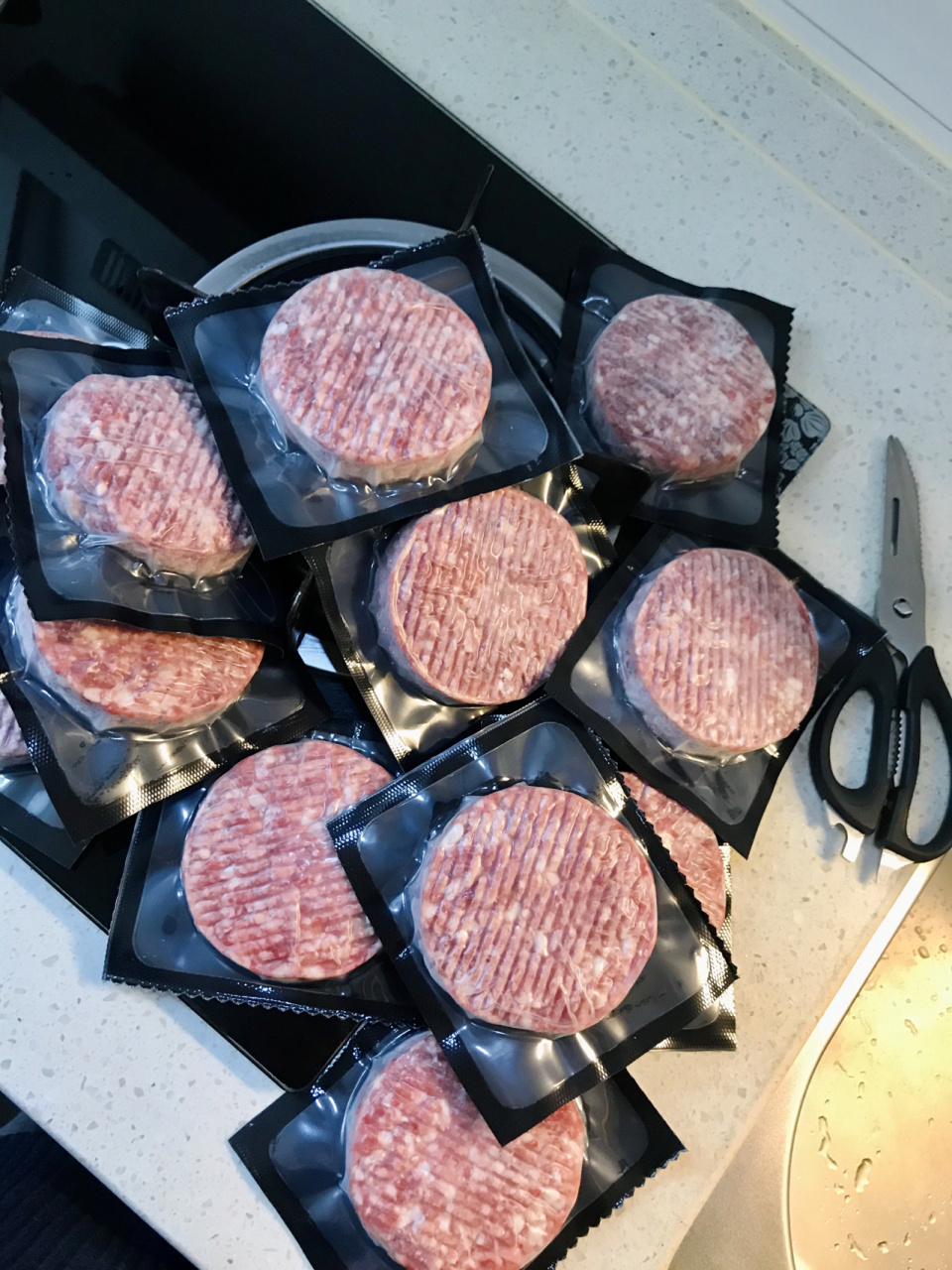 山姆店 牛肉饼 这款牛肉饼配料很简单,就是牛肉馅和盐,用来给少爷做