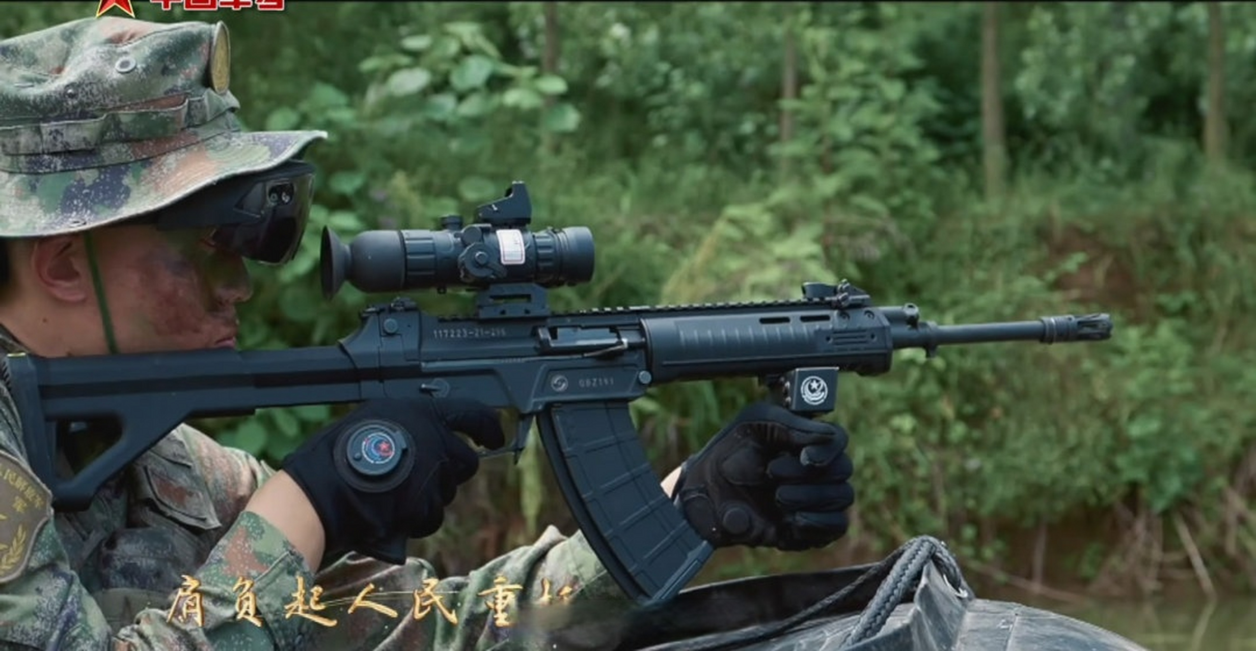 我军士兵现代化装备,20式枪族步枪是代表之一.