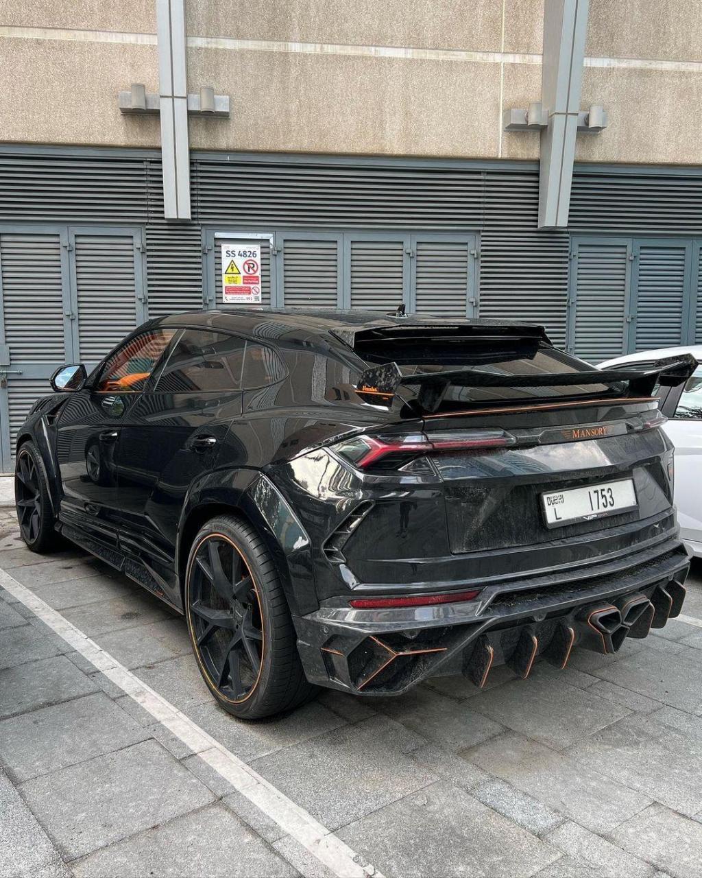urus|mansory.兰博基尼urus升级mansory碳纤维套件,干碳纤维替换内饰.
