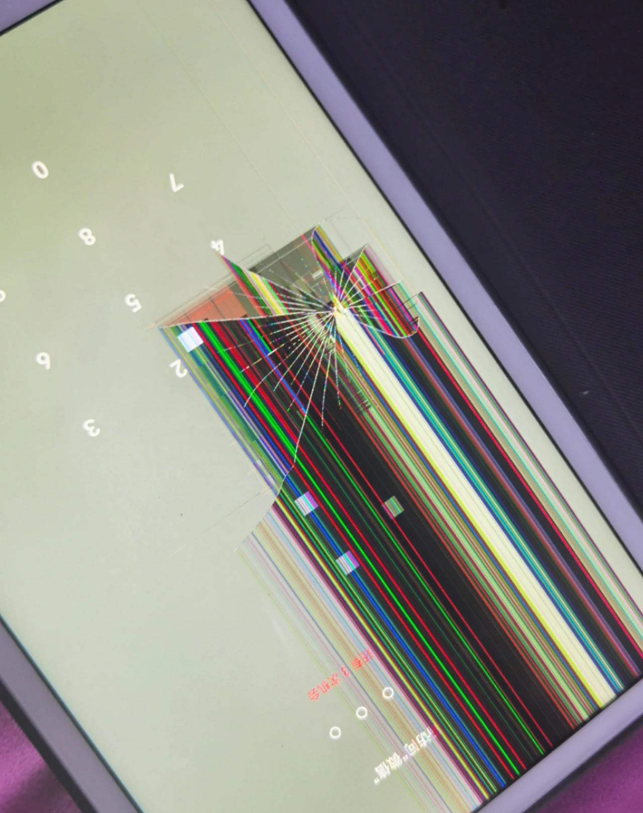 平板内屏摔坏了 修一下还是买新的 女儿把平板内屏摔坏了,她爸问了下