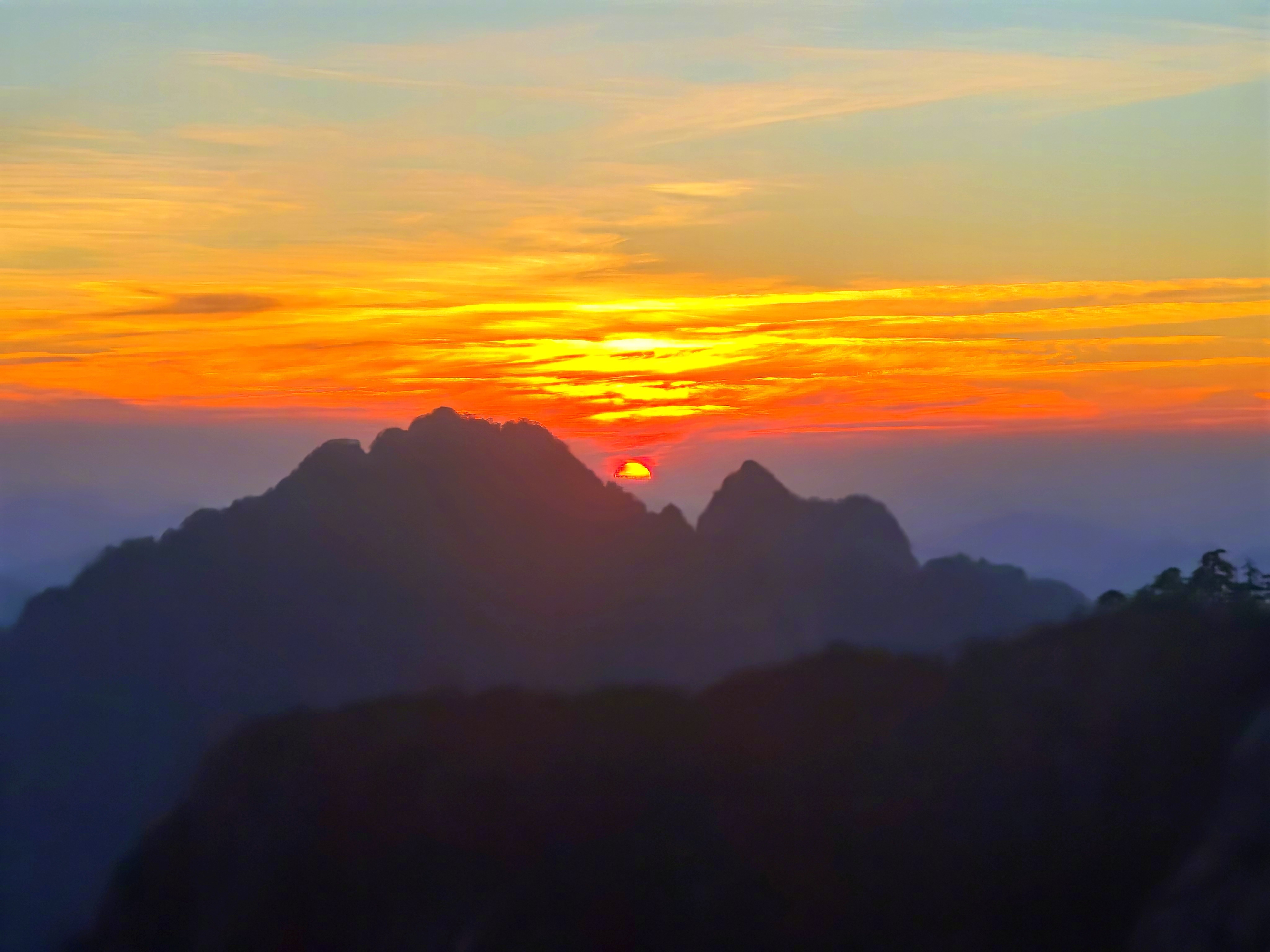 今天白天晴到多云,东南风4到5级,气温5到11℃,今天