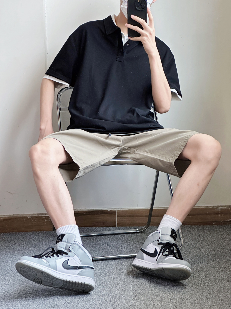 今天上面黑白polo衫的叠穿, 搭配卡其色短裤,真的还是很不错的!