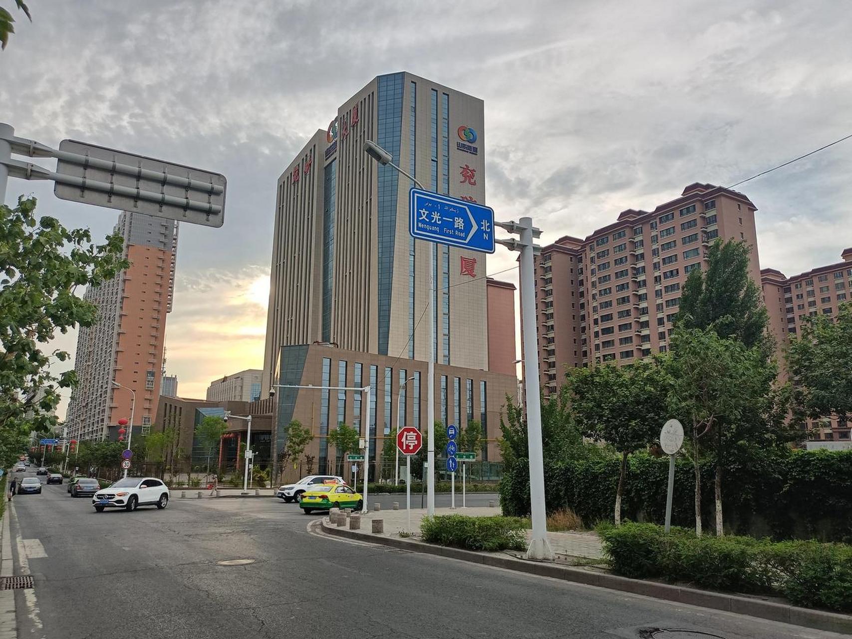 乌鲁木齐头条 兖矿大厦楼下这一条路,是文创路还是文光一路?