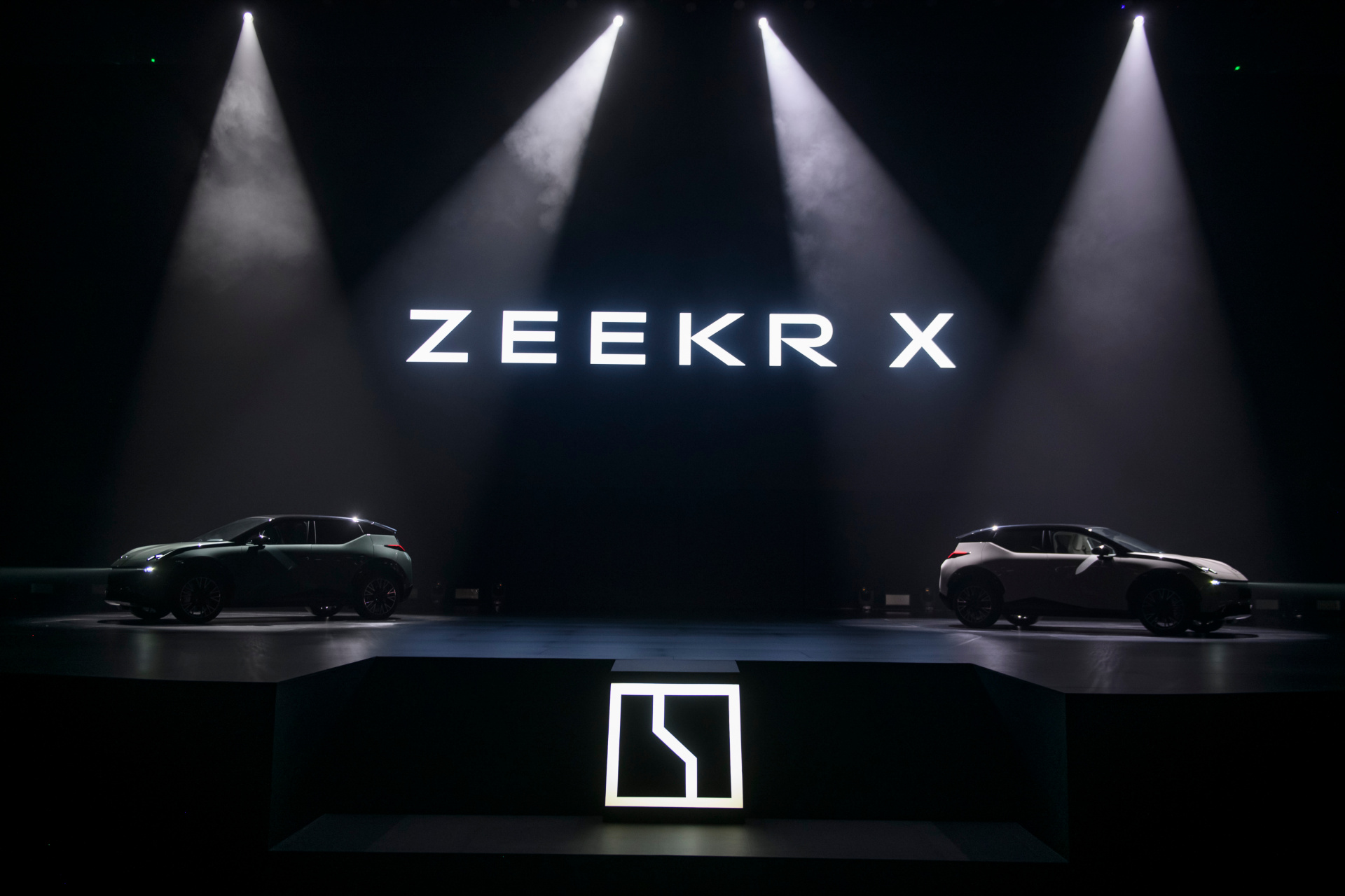 新奢全能suv极氪x正式上市,官方零售价为: zeekr