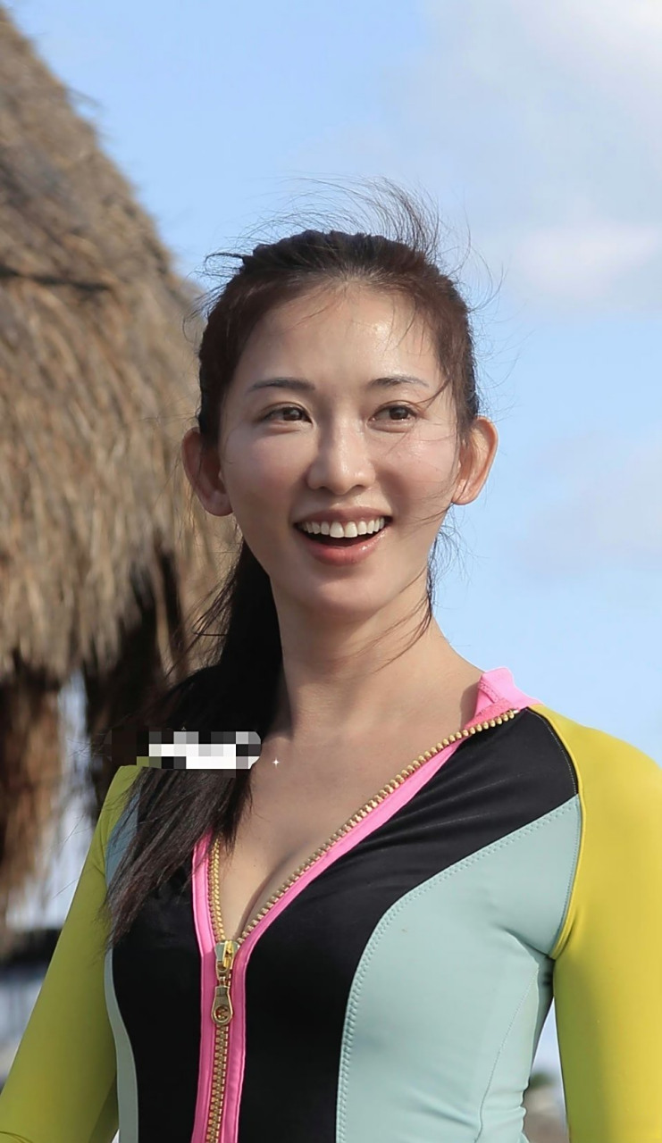 林志玲早期素颜生图,优秀的桃心脸,大骨架,看起来就是特别舒展自然的