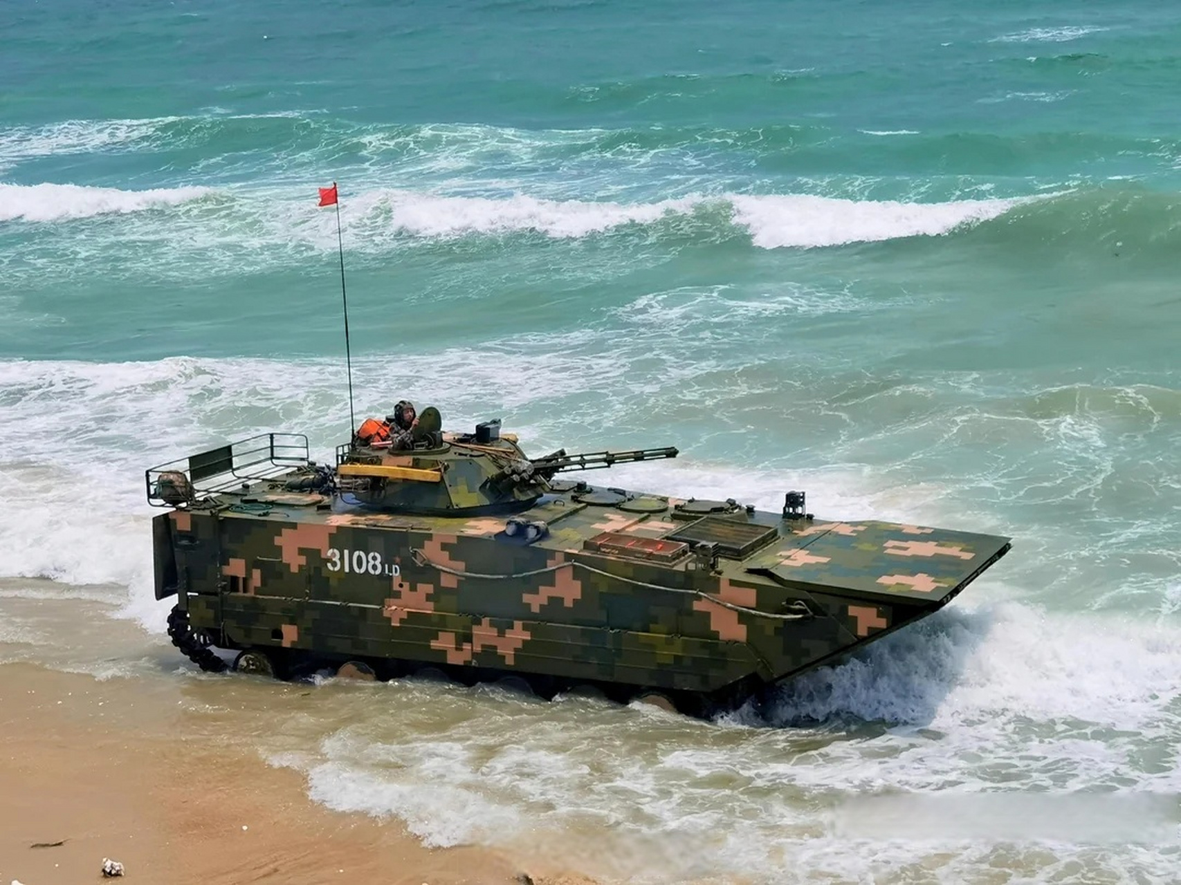 烽火问鼎计划# #趣聊军事圈# 训练中的05式两栖突击车