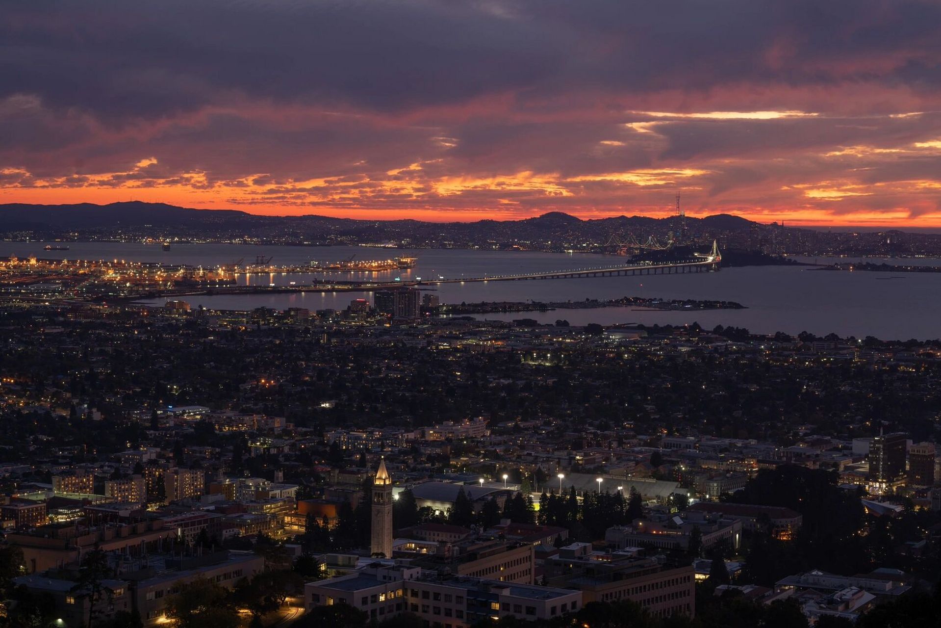 一张上过伯克利官方账号的夜景照 grizzly peak vista point真的是我