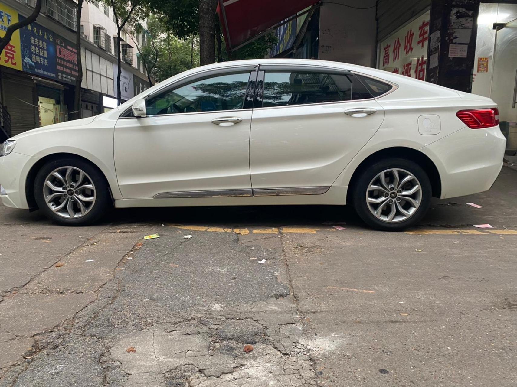 17款吉利博瑞,2.4l自动挡带天窗豪华版,名盘2.xx万