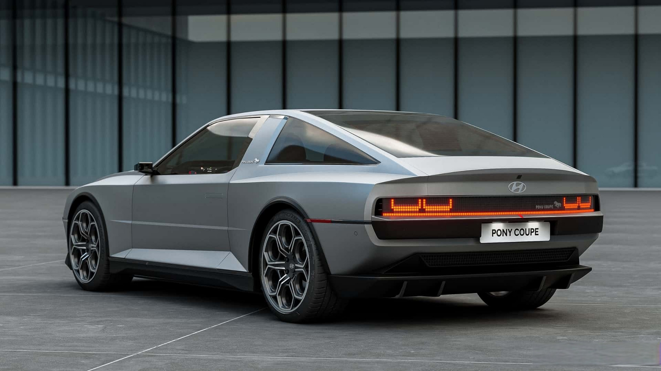 07070740年前,现代汽车在都灵车展上展出了一台名为pony coupe