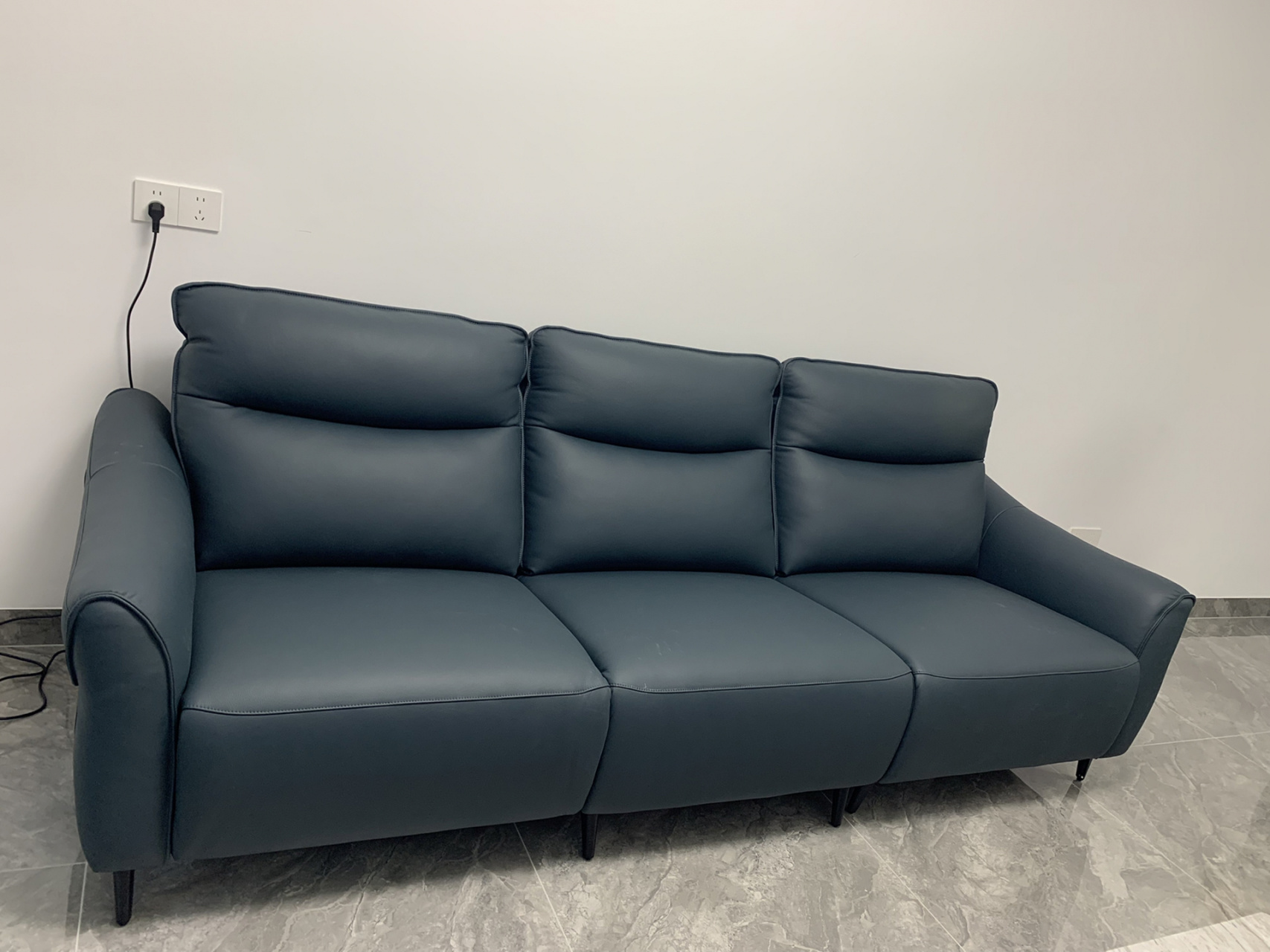 琪辉功能皮沙发,广东佛山,自贡工厂直营店 琪辉真皮沙发配原木风格也