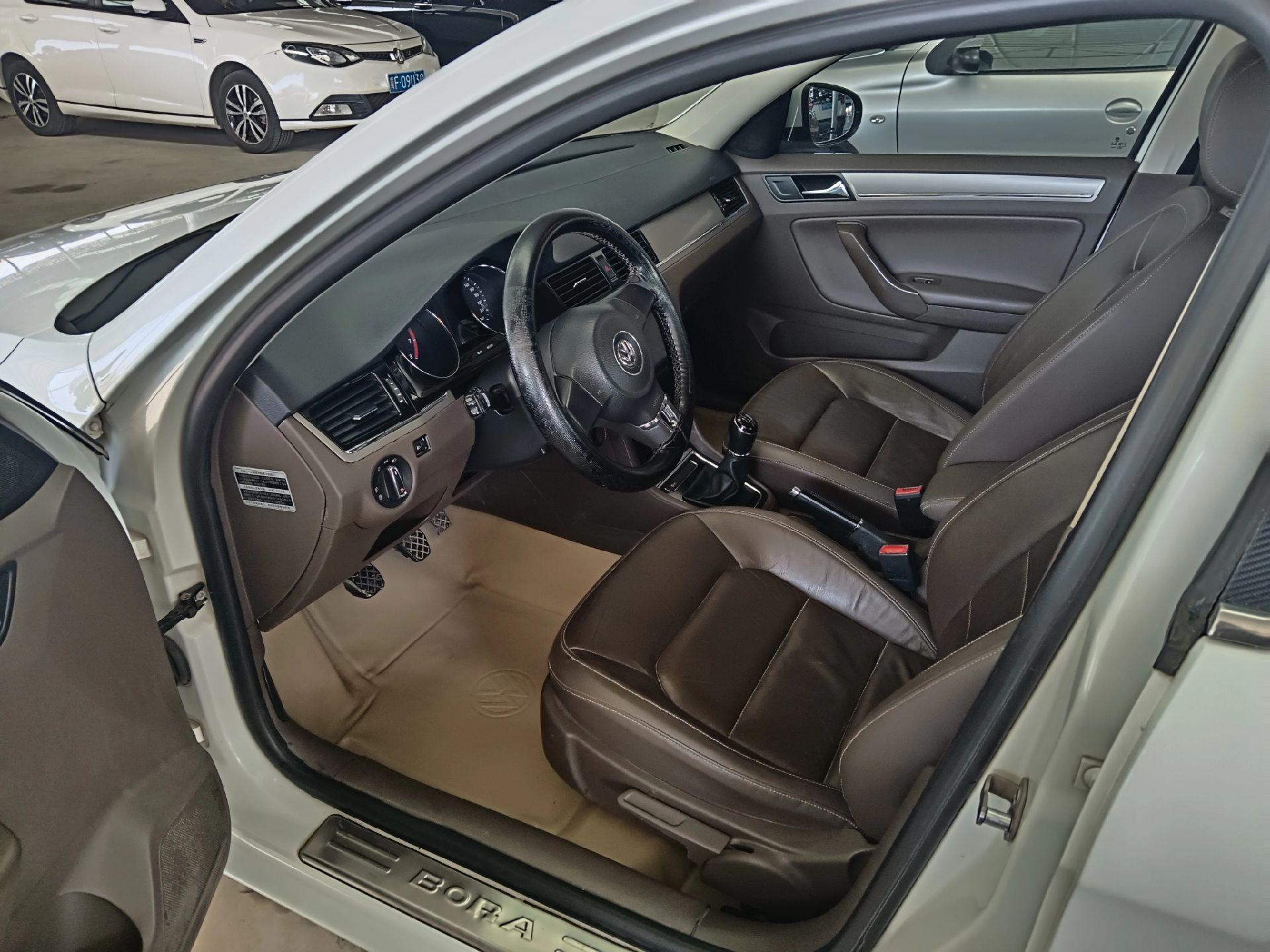 新到13年改款宝来,手动挡带天窗,一次过户史,实表九万公里,全车仅有三