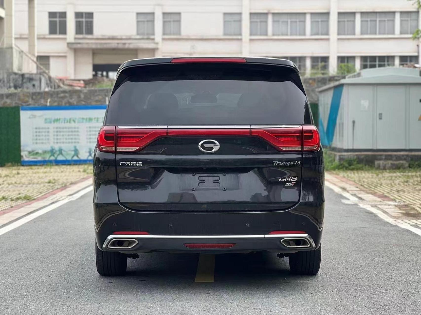 19年广汽传祺gm8,2.0t 电动侧滑门,电动尾门.几面喷漆 mpv商务车