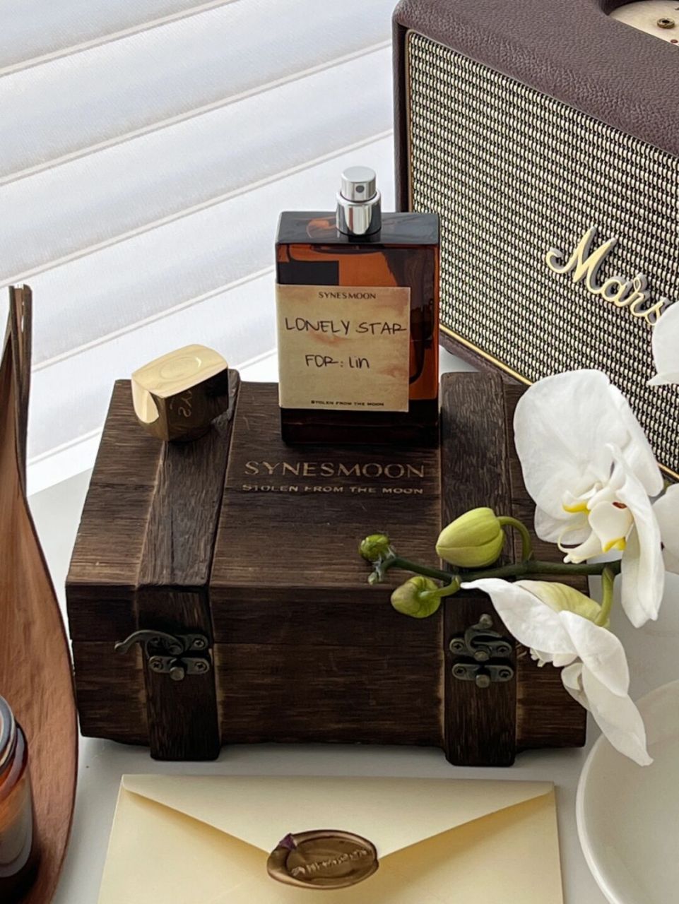 期待值非常高的一支香水 synesmoon偷自月亮 香气属于清冷的白花香 很