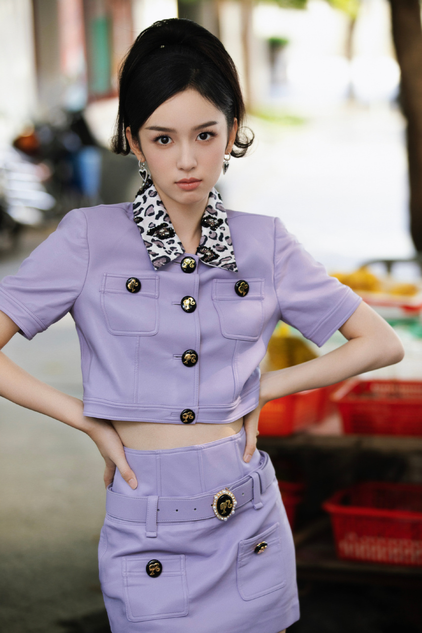 周也短发紫色穿搭甜美写真组图