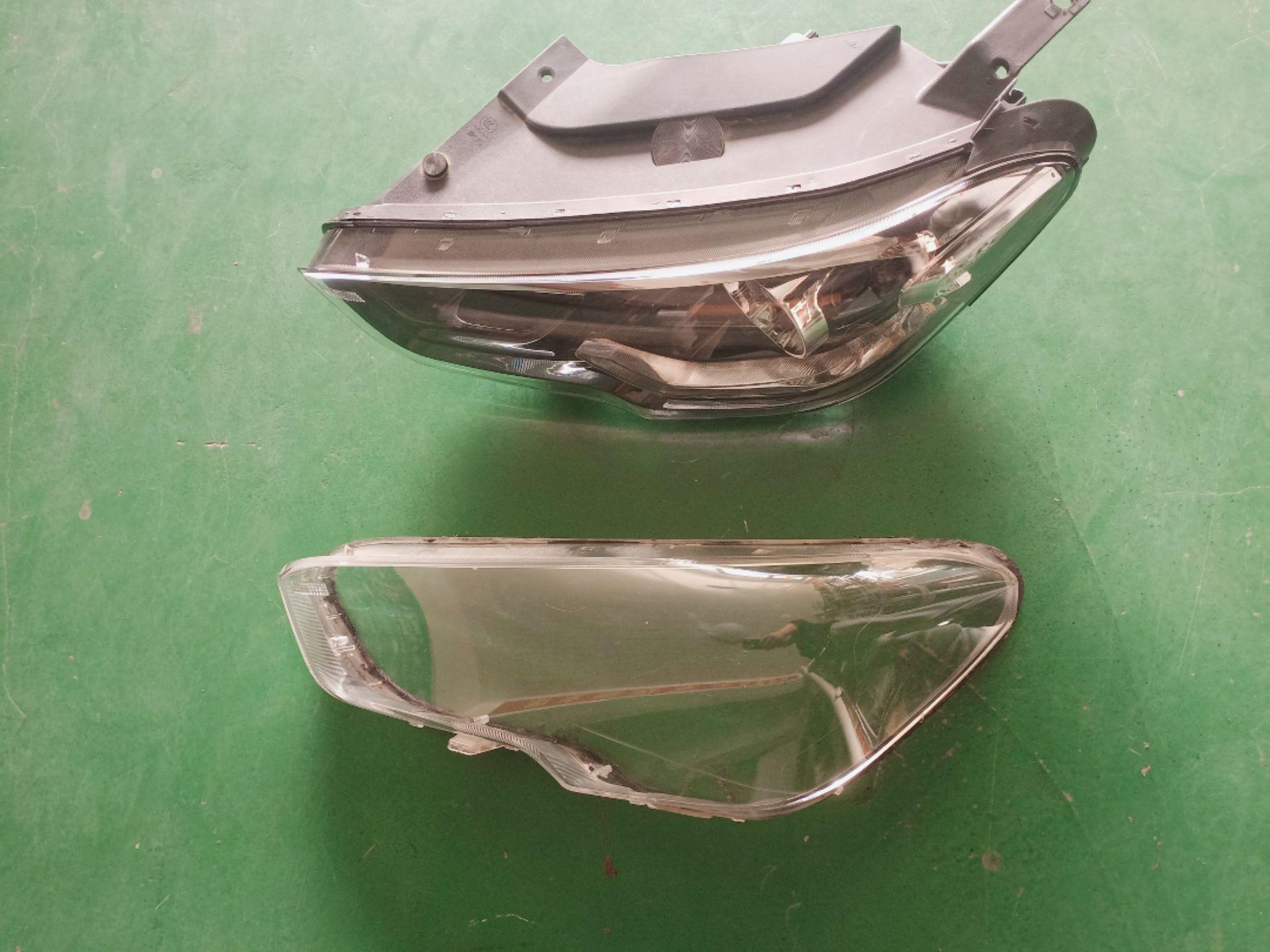 现代ix35大灯灯罩更换完成 汽车灯光升级