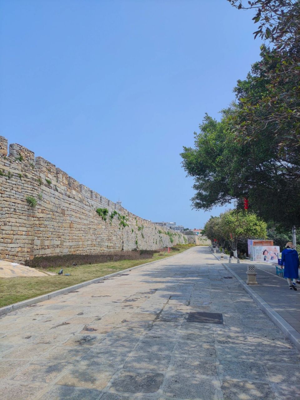 崇武古城一日游 崇武古城位于福建省泉州市惠安县,游玩门票40元每人