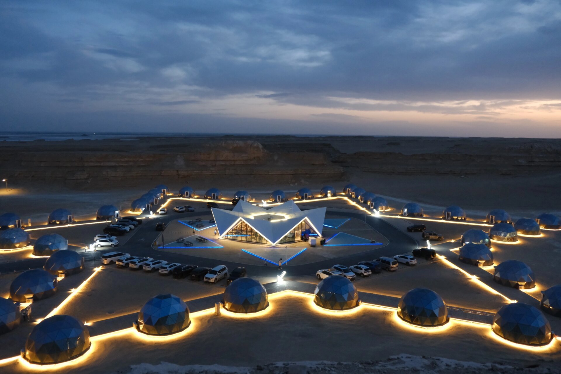 水上雅丹住宿推荐——孤独星际野奢酒店 这个酒店之前网上看的时候就