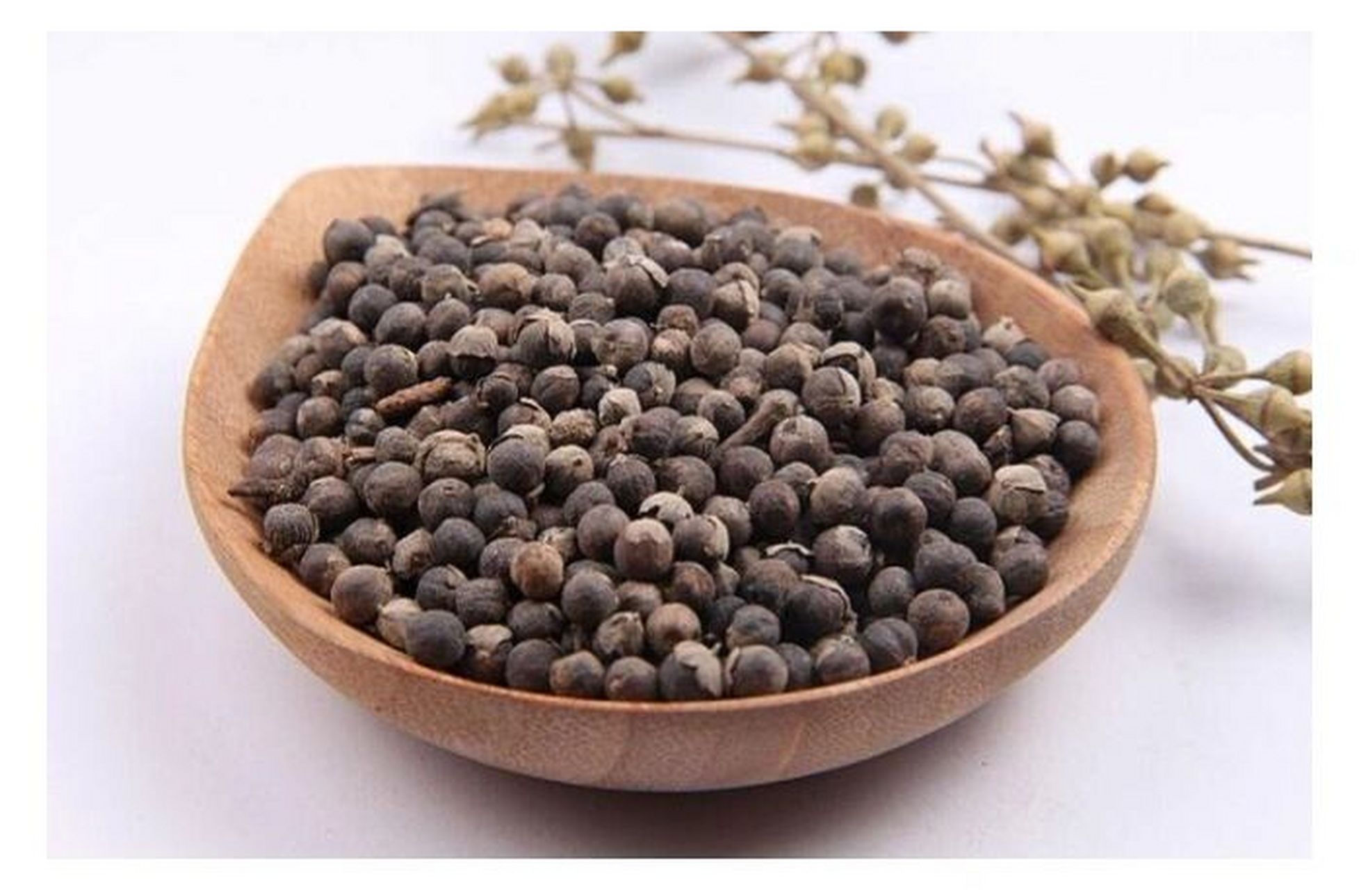 四味中药,降血压,止头痛,头晕  高血压常见症状就是眩晕和头痛,引起高