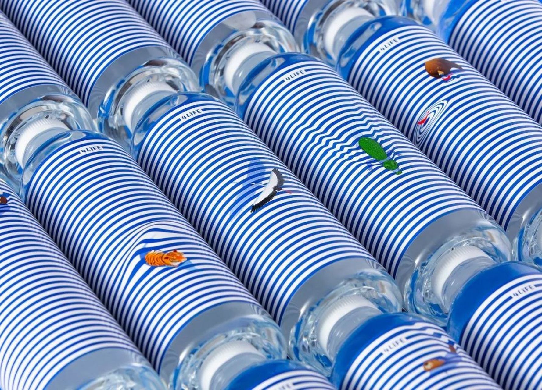 包装赏析 - 这款矿泉水的水源地 在清莱(泰国北部)doi chaang 自然